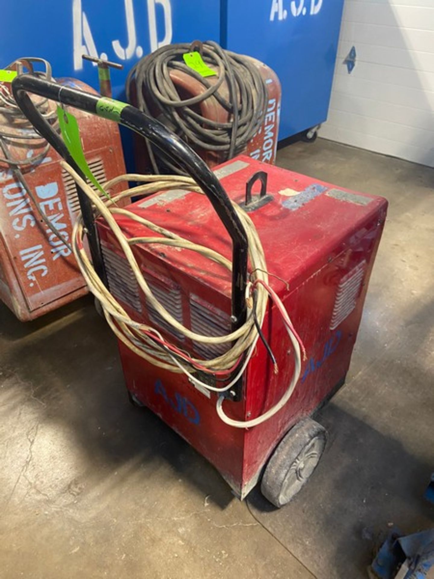 Lincoln Electric Idealarc 250 Welder, M/N AC/DC 250, Rated Output 250 AMPs, Mounted on Wheels ( - Bild 5 aus 6