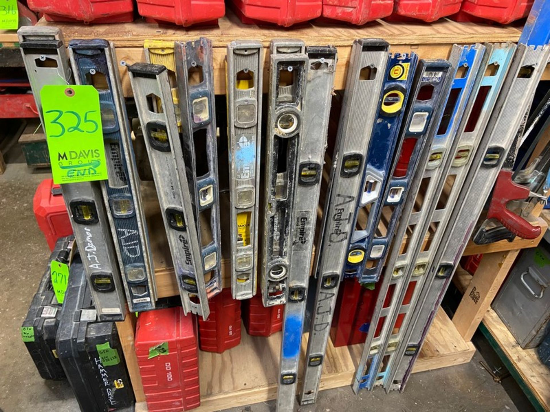 Assorted Levelers, with (4) Hand Saws (LOCATED IN MONROEVILLE, PA) - Bild 2 aus 3