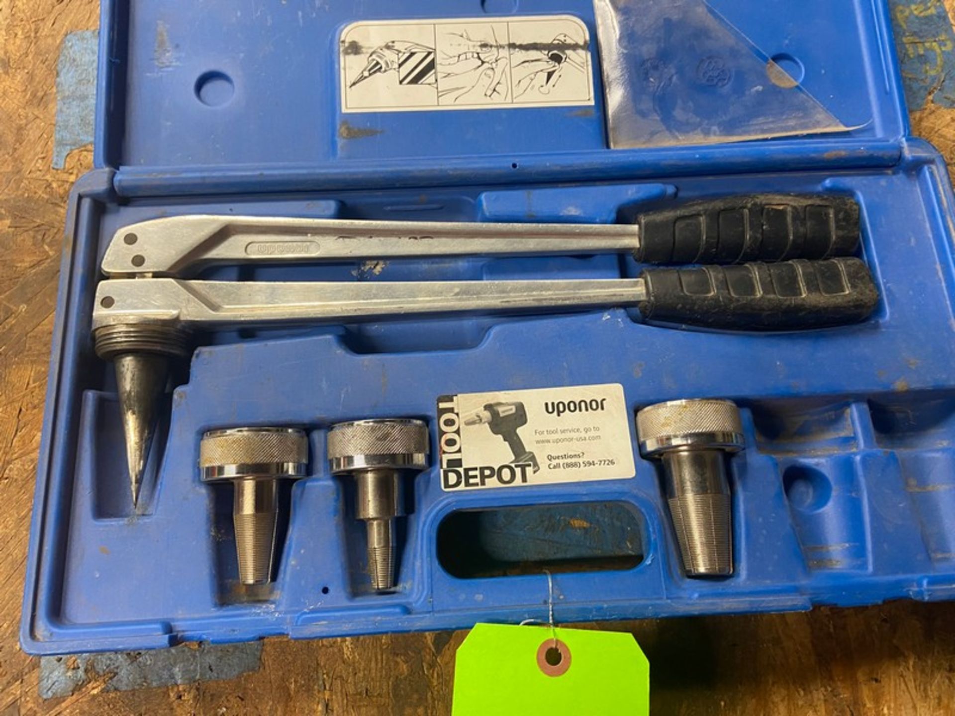 Uponor Pipe Expansion Tool, with Attachments & Hard Case (LOCATED IN MONROEVILLE, PA) - Bild 2 aus 3