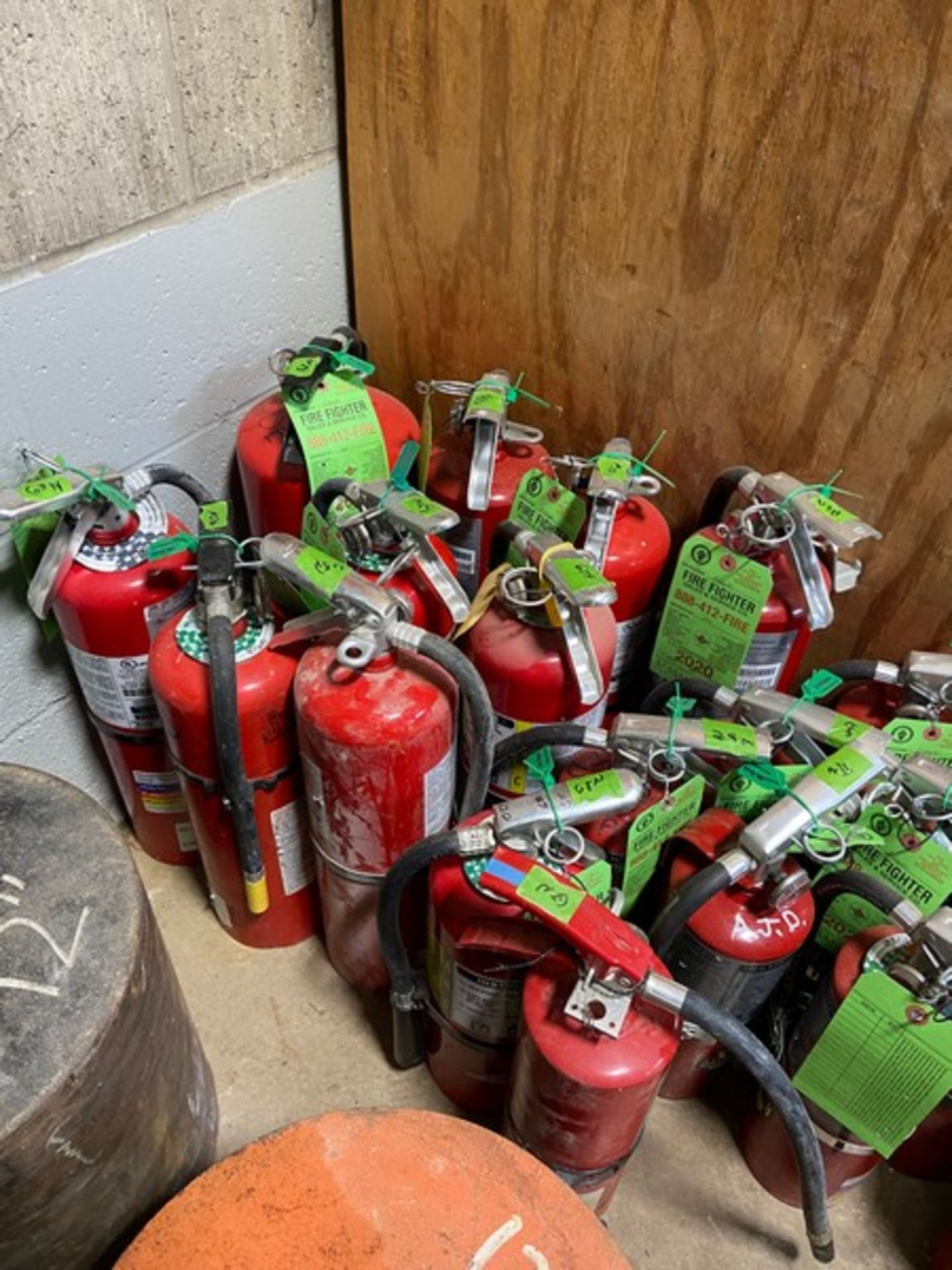 (22) Fire Extinguishers, Assorted Sizes (LOCATED IN MONROEVILLE, PA)(RIGGING, LOADING, & SITE - Image 3 of 4