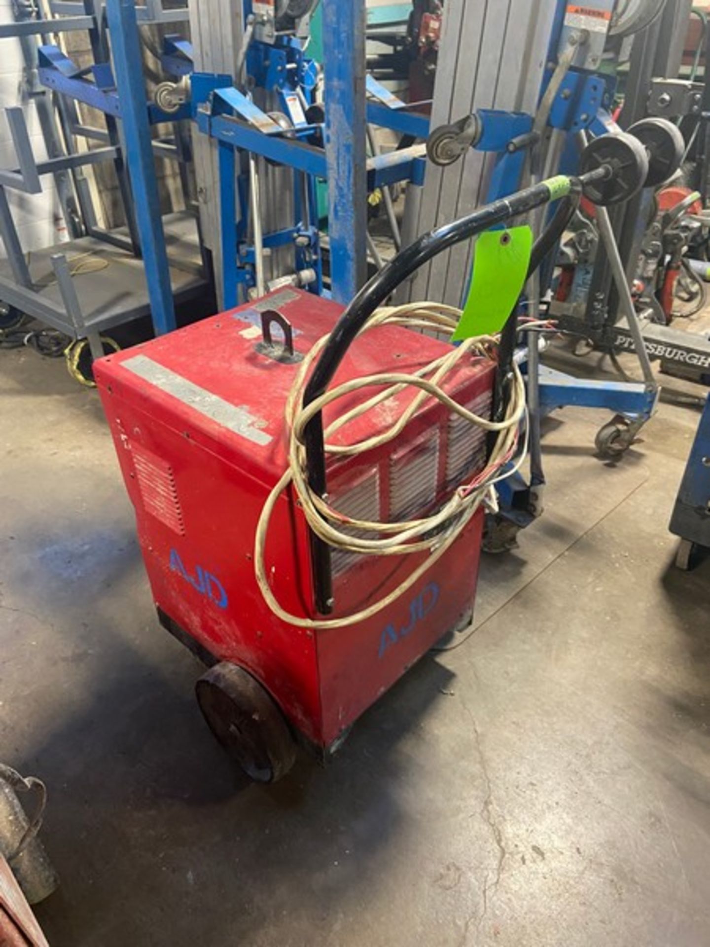 Lincoln Electric Idealarc 250 Welder, M/N AC/DC 250, Rated Output 250 AMPs, Mounted on Wheels ( - Bild 4 aus 6