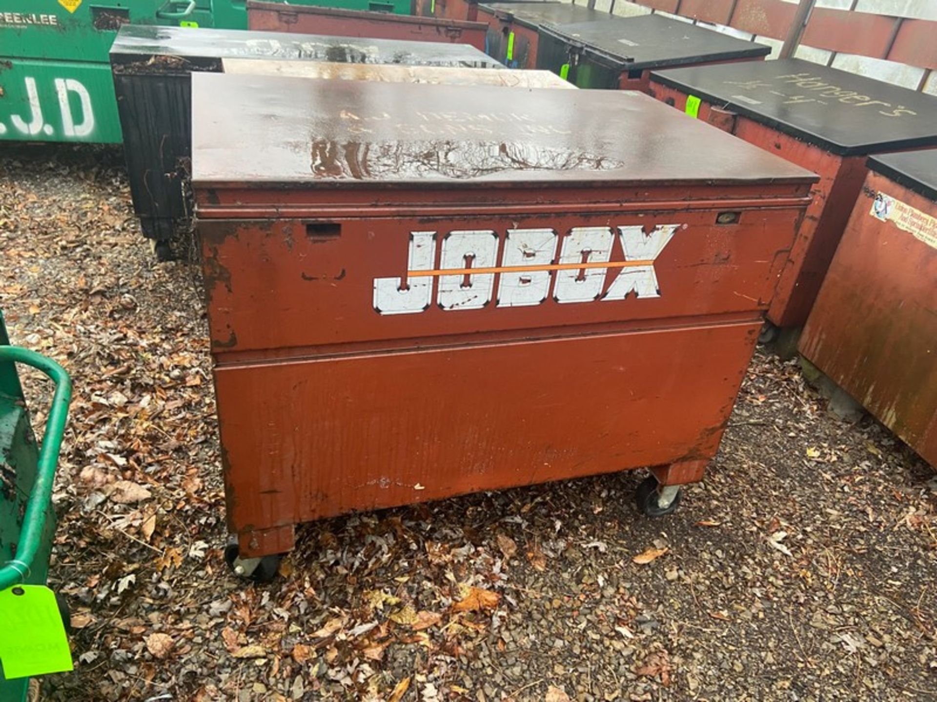 JOBOX Gang Box, with Hinge Lid, Overall Dims.: Aprox. 50" L x 32" W x 34" H, Mounted on Wheels ( - Bild 2 aus 3