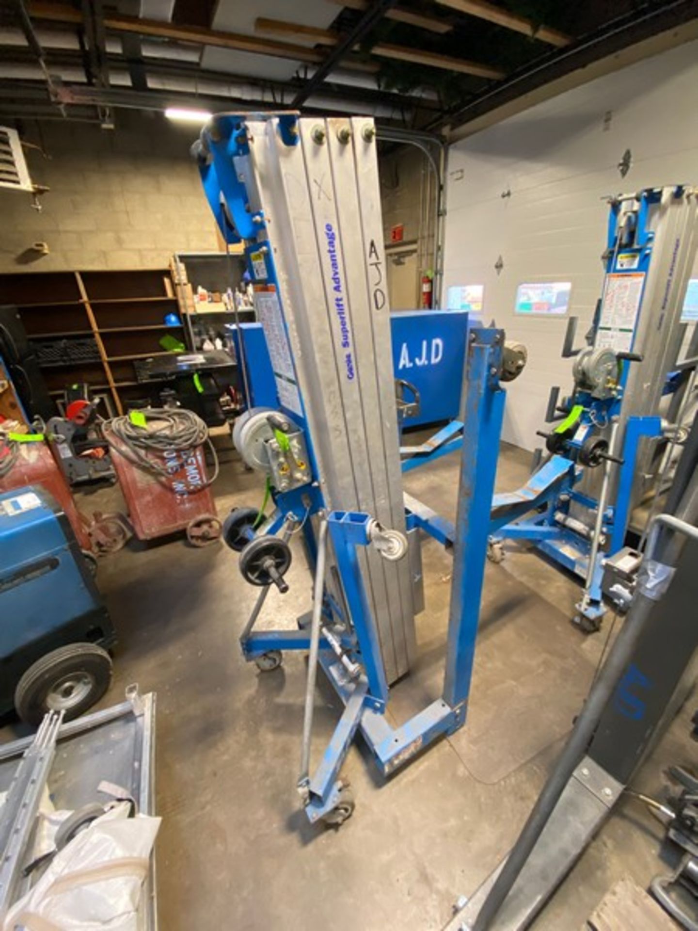 2010 Genie SuperLift Advantage Material Lift, M/N SLA-20, with Hand Crank, Mounted on Portable Frame - Image 4 of 6