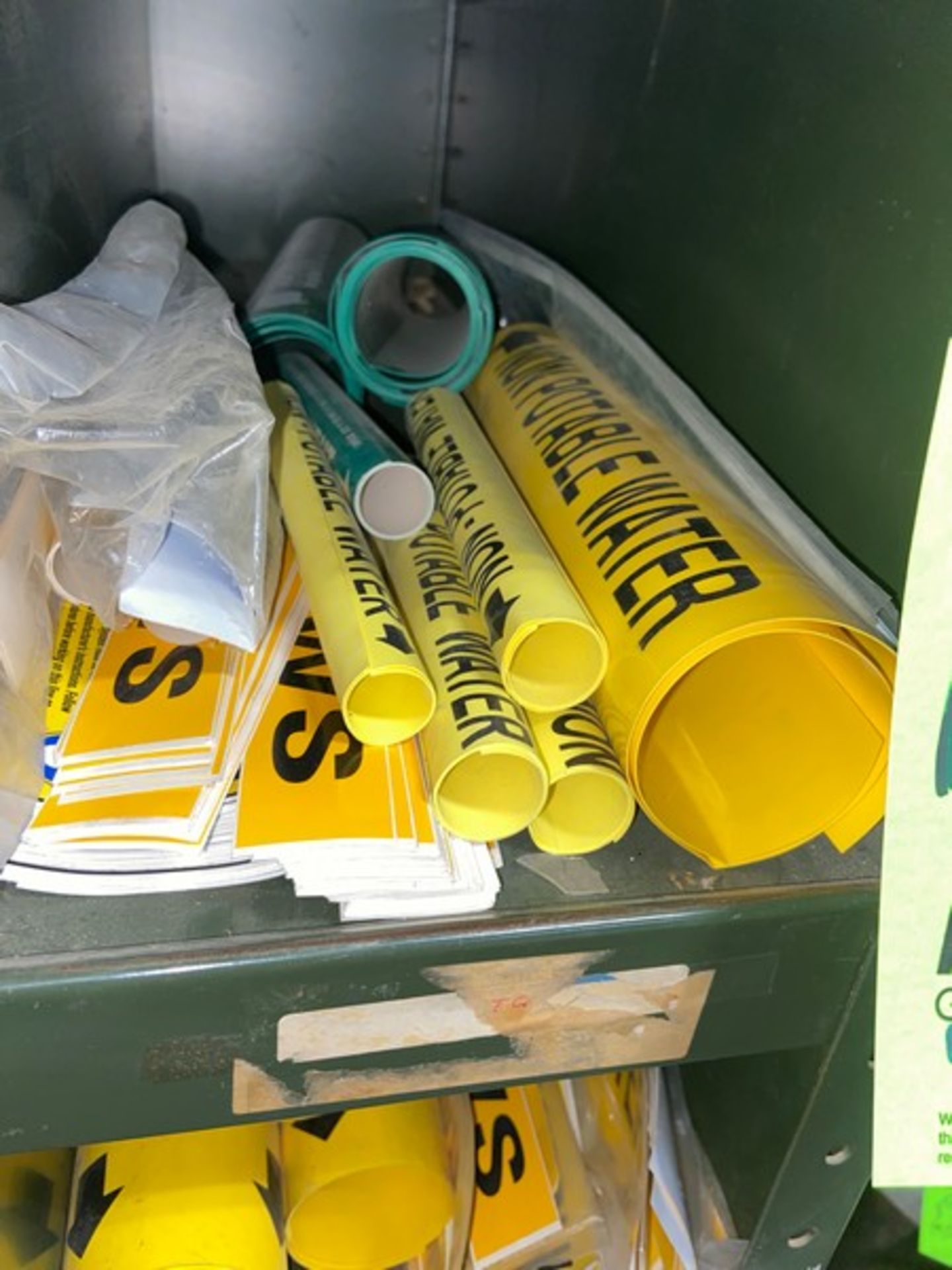 Lot of Assorted Pipe Signage, Includes Green & Yellow Signage, Labels Include Sanitary Drain, - Bild 4 aus 10