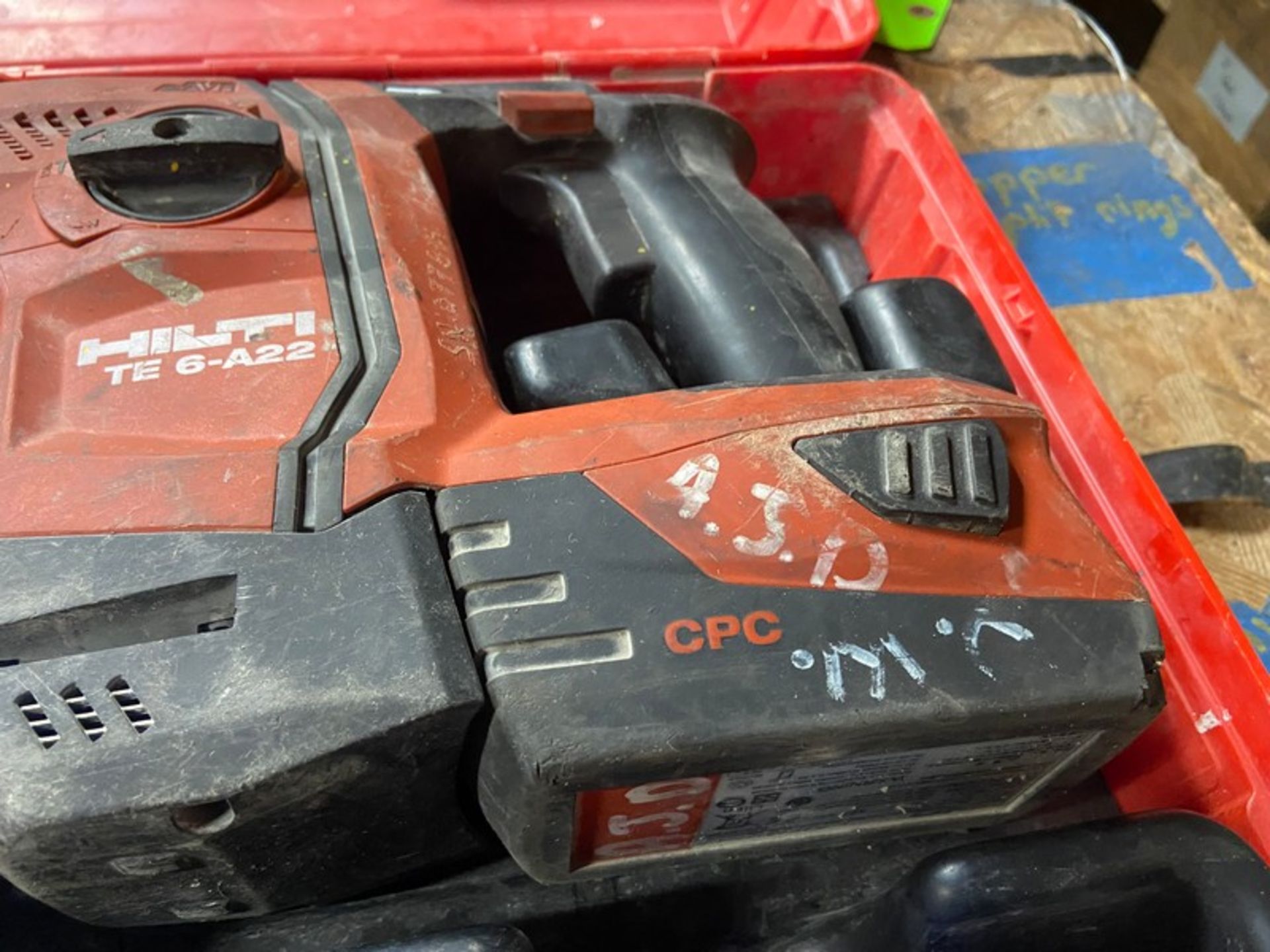 HILTI Cordless Rotary Hammer, M/N TE 6-A22, Includes Dust Removal System, M/N TETS-6-71-CA, with - Bild 12 aus 14