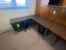 L-Shape Desk, with Chair (LOCATED IN MONROEVILLE, PA)(RIGGING, LOADING, & SITE MANAGEMENT FEE: $25.