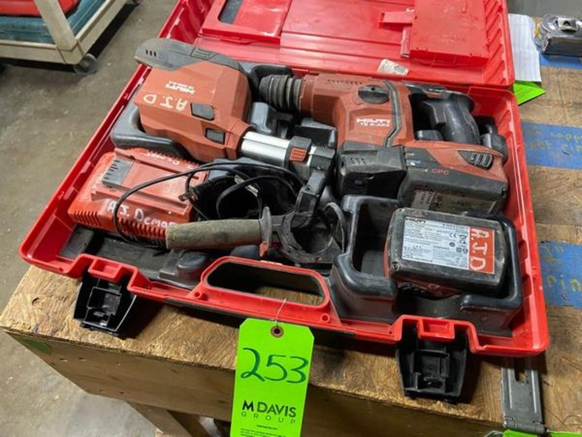 HILTI Cordless Rotary Hammer, M/N TE 6-A22, Includes Dust Removal System, M/N TETS-6-71-CA, with - Image 7 of 12