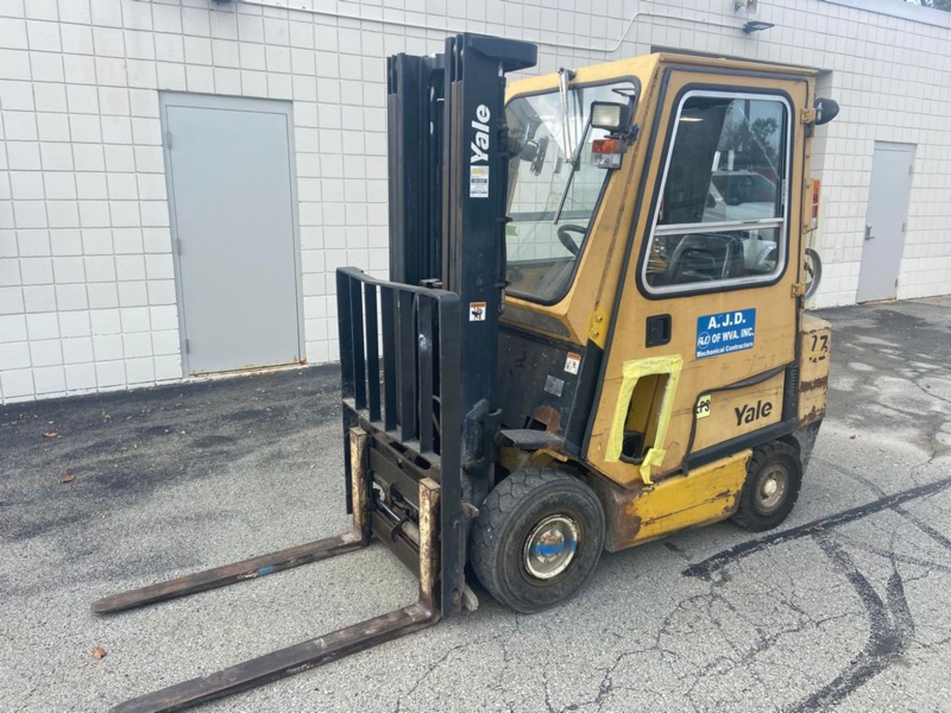 Yale 4,000 lb. Sit-Down Enclosed Forklift, M/N GLP040AFNUAE084LPS, S/N N538065, Propane Fuel, 3, - Image 3 of 14