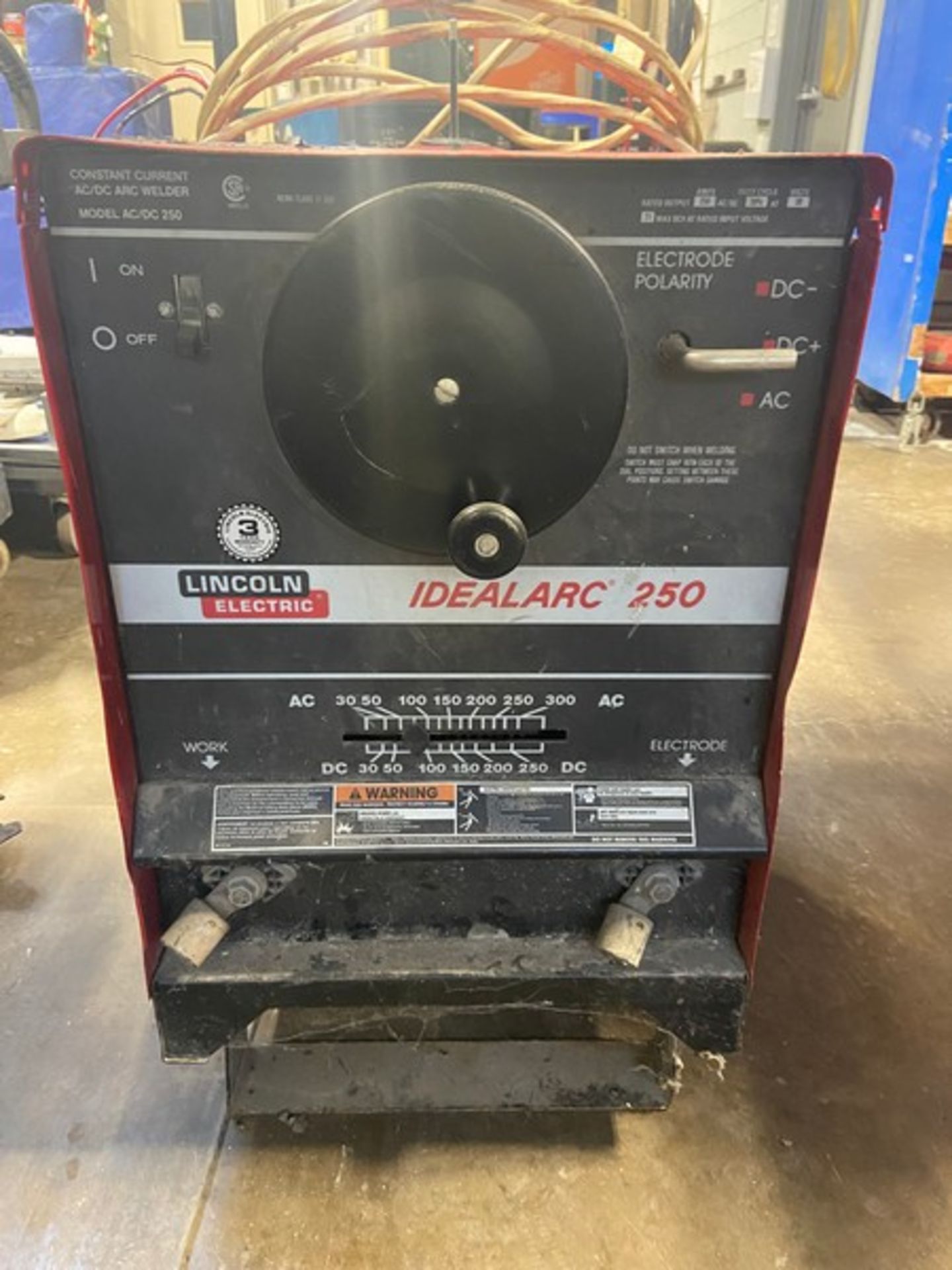 Lincoln Electric Idealarc 250 Welder, M/N AC/DC 250, Rated Output 250 AMPs, Mounted on Wheels ( - Bild 3 aus 6