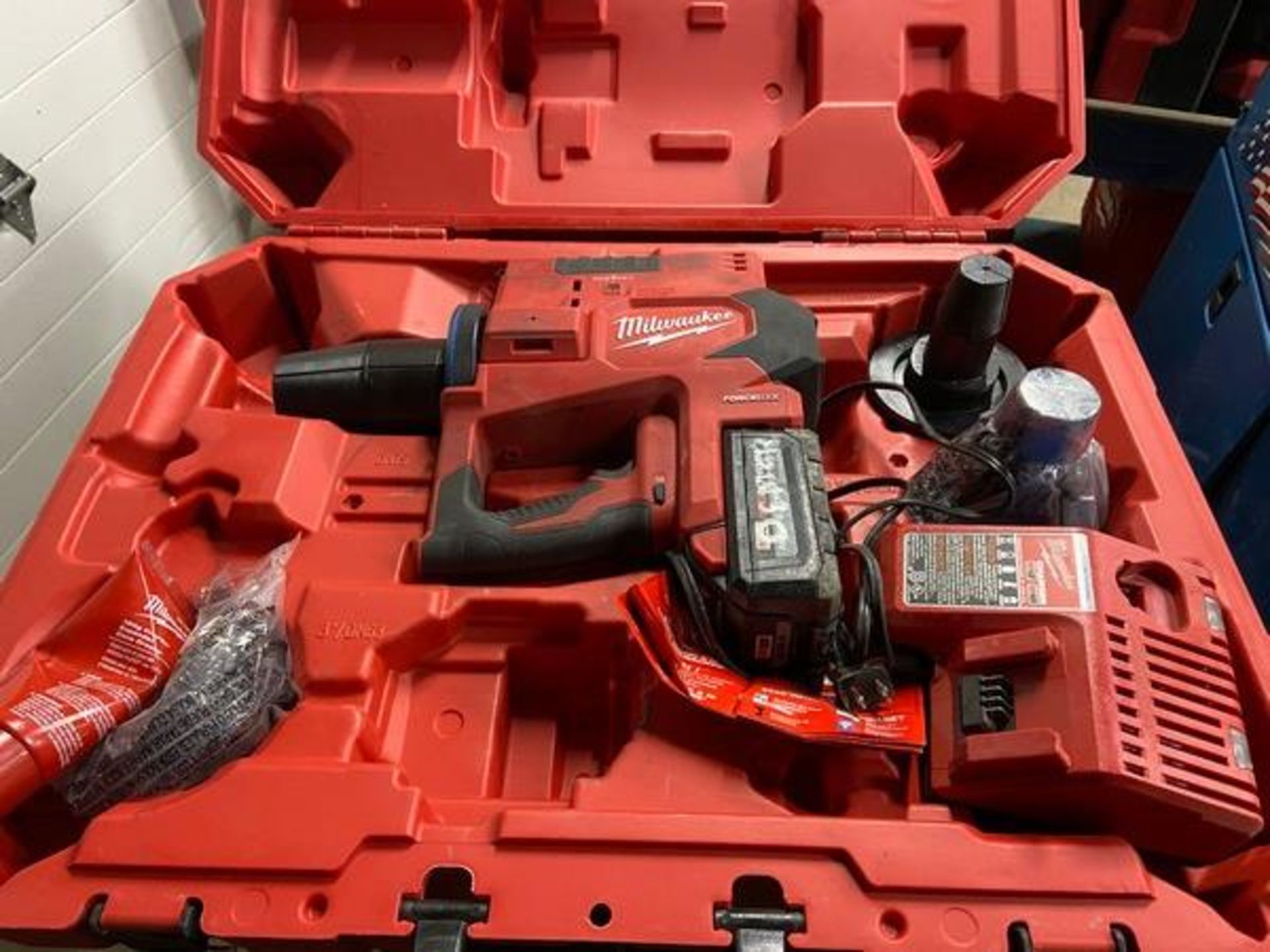 Milwaukee ForceLogic ProPlex Expander Tool for Pex Fittings, with M18 Battery with Charger, Includes - Bild 2 aus 3