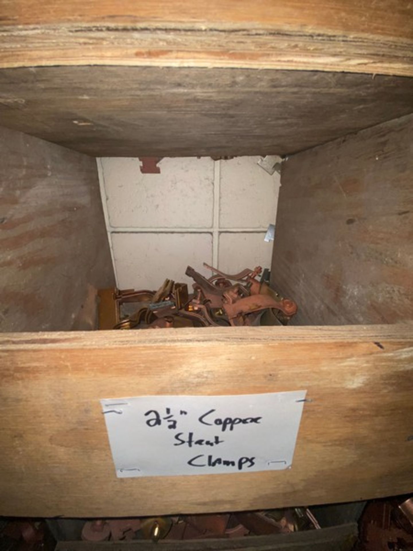 Contents of (25) Cubby's, Includes 1-1/4" Copper Strut Clamps, 3-1/2" Strut Clamps, 4" Copper - Bild 10 aus 28