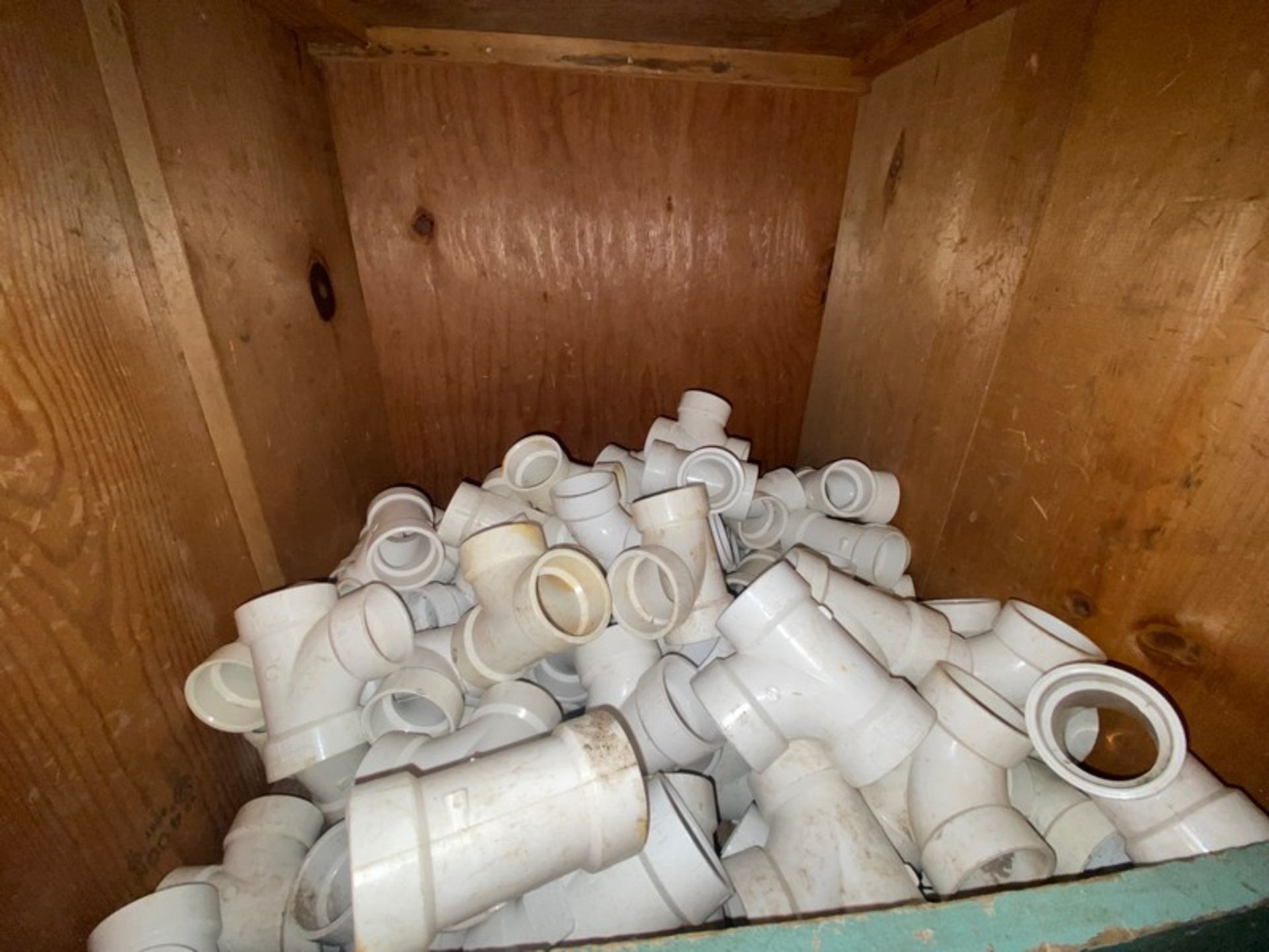 (90) 1 1/2” DWV PVC TEE (Bin:A9) (LOCATED IN MONROEVILLE, PA) - Image 2 of 5