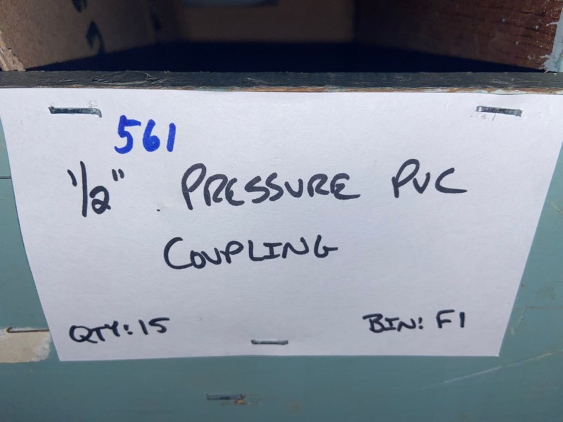 (17) 1/2" Pressure PVC Ball Valve (Bin: F1); (15) 1/2" Pressure PVC Coupling (Bin: F1) (LOCATED IN - Bild 10 aus 11