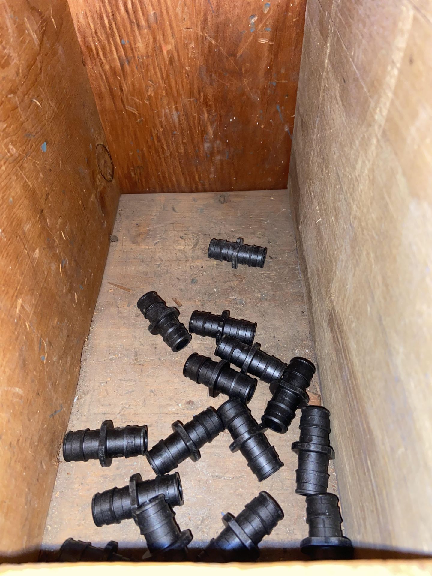 (15) 1/2” Uponor Coupling (Bin:M21) (LOCATED IN MONROEVILLE, PA) - Image 5 of 6