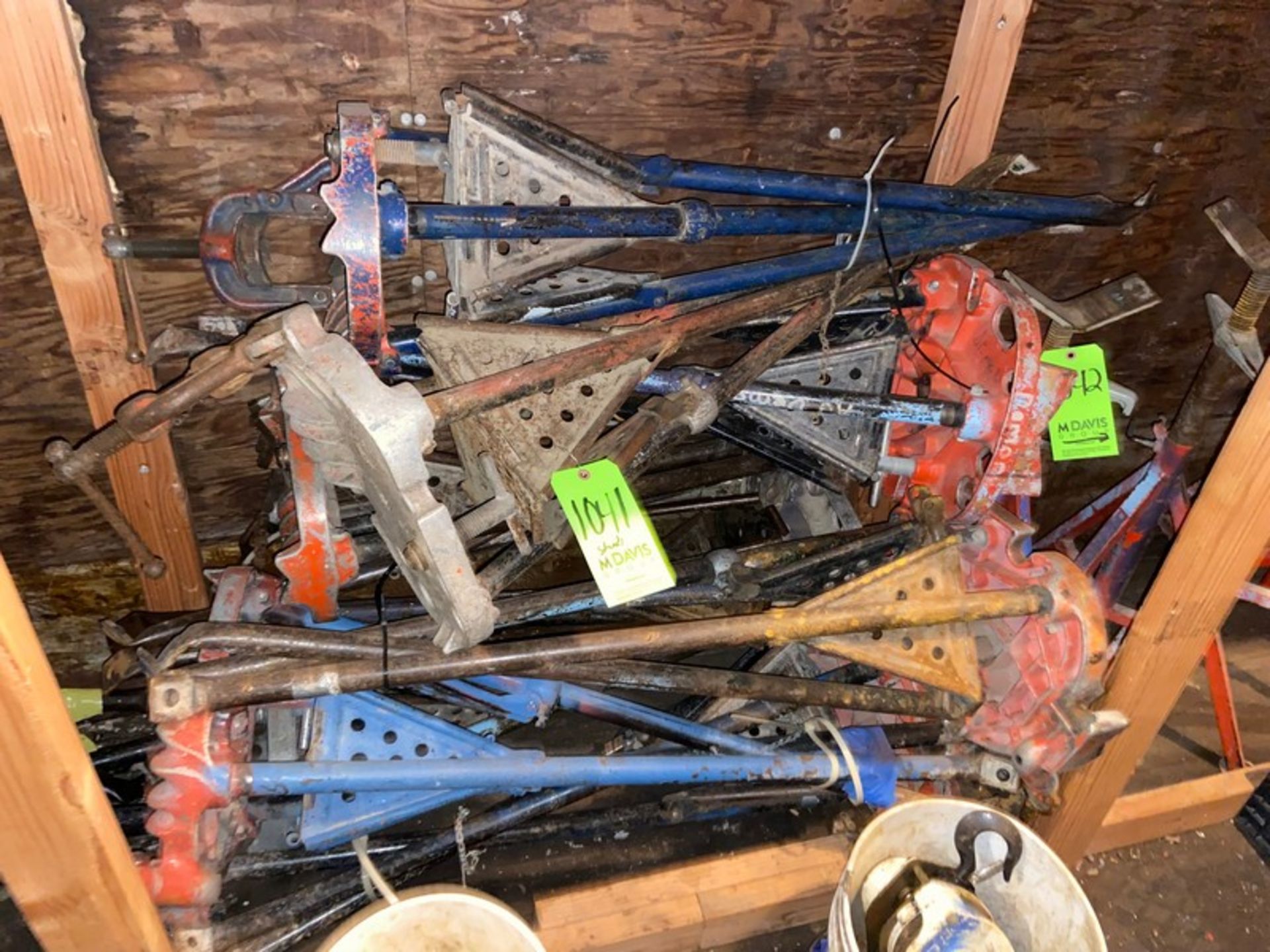 Lot of Assorted Pipe Vises (LOCATED IN MONROEVILLE, PA)