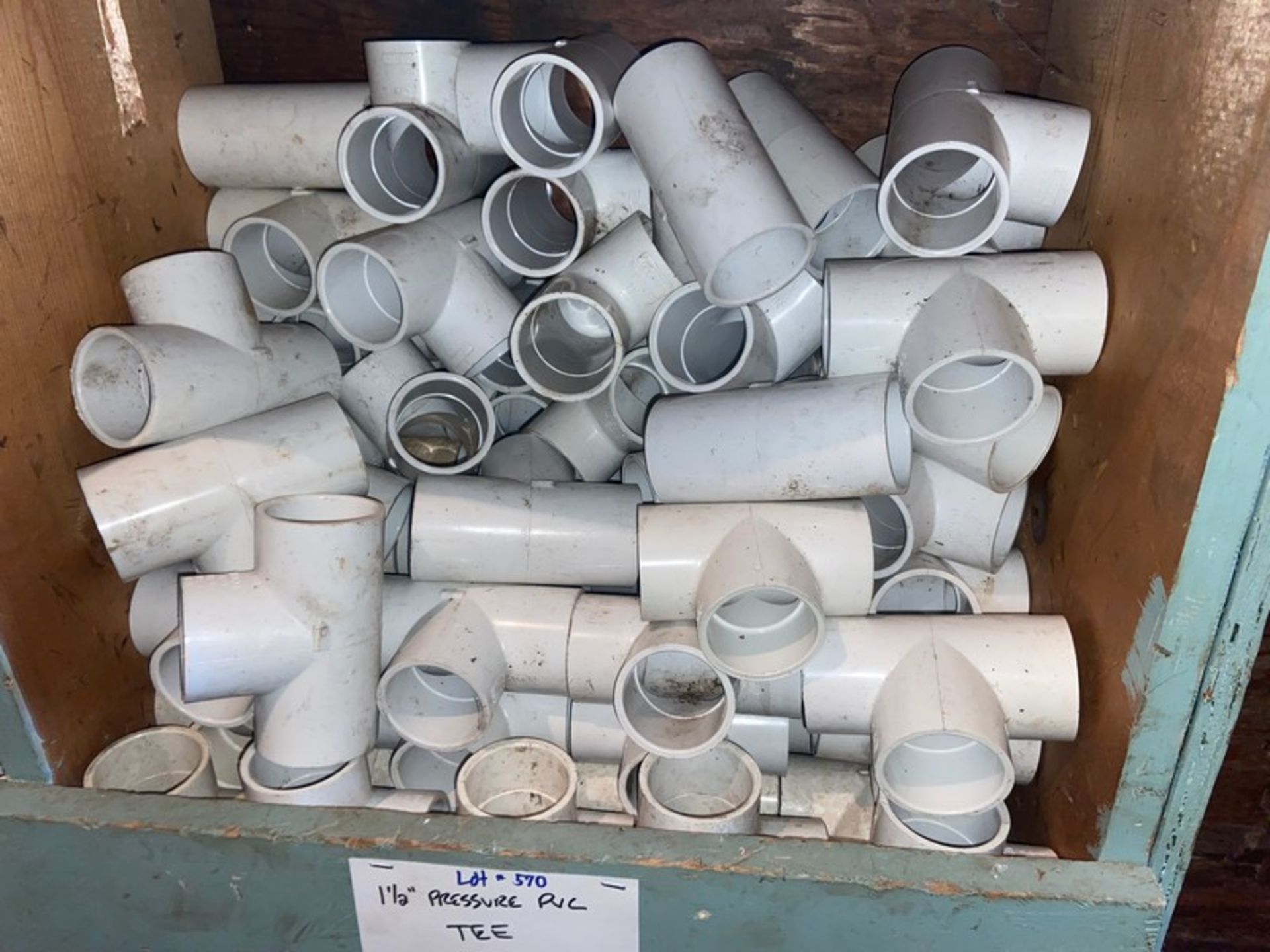 (70) 1-1/2" Pressure PVC Tee (Bin: H6) (LOCATED IN MONROEVILLE, PA) - Bild 5 aus 6