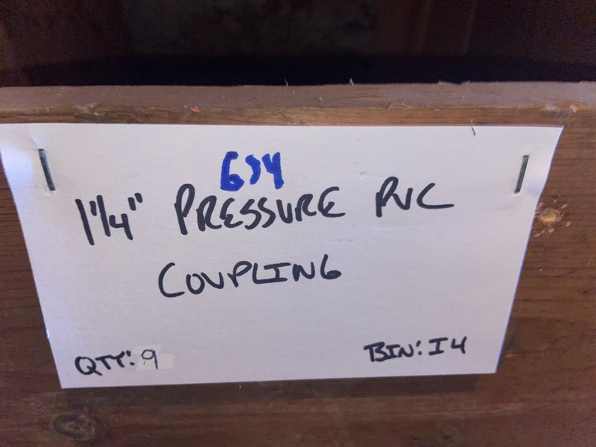 (9) 1 1/4” Pressure PVC COUPLING (Bin:I4); (2) 1 1/4” Pressure PVC Ball valve (Bin:I4)(LOCATED IN - Bild 3 aus 5