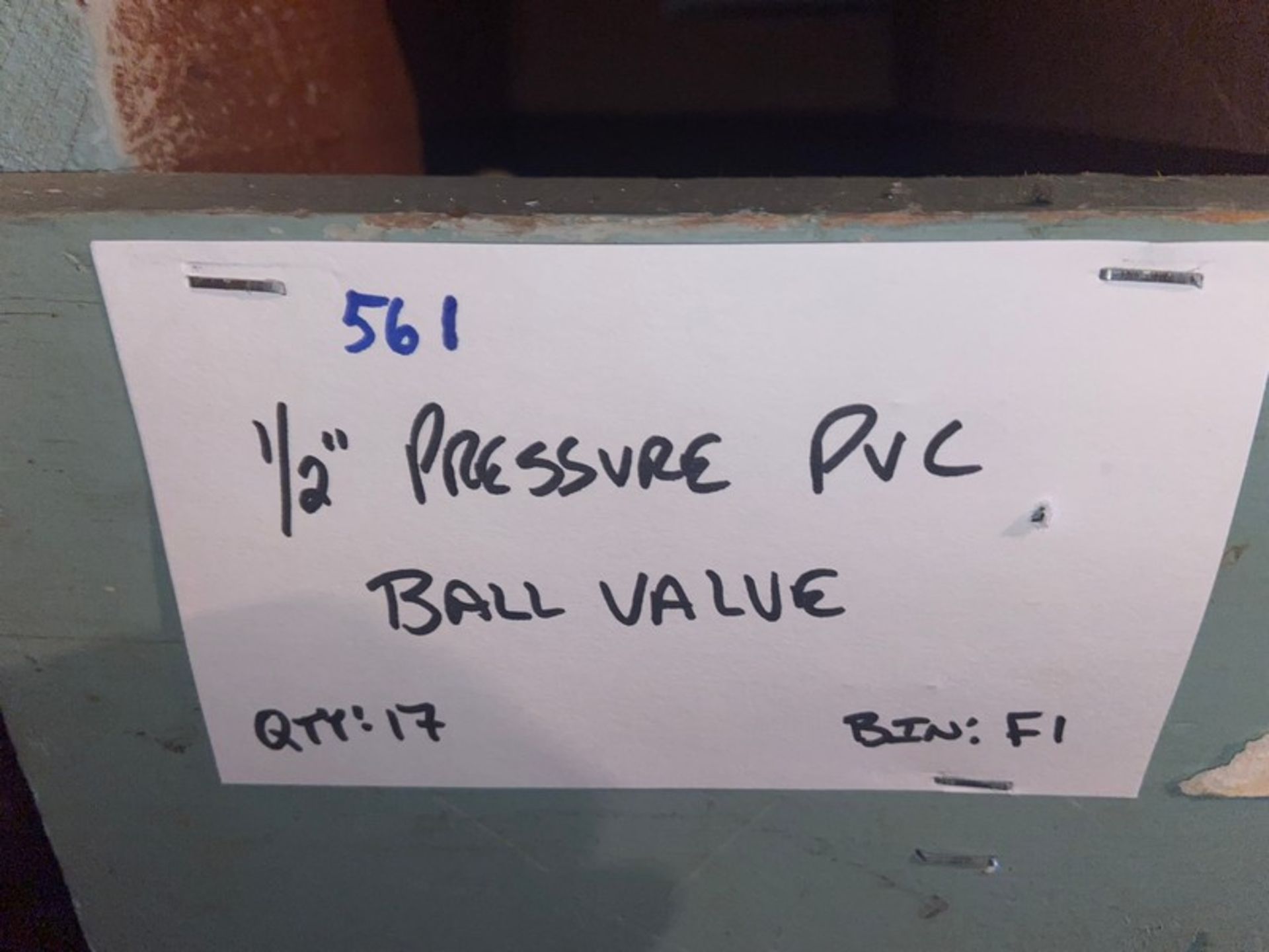 (17) 1/2" Pressure PVC Ball Valve (Bin: F1); (15) 1/2" Pressure PVC Coupling (Bin: F1) (LOCATED IN - Bild 4 aus 11