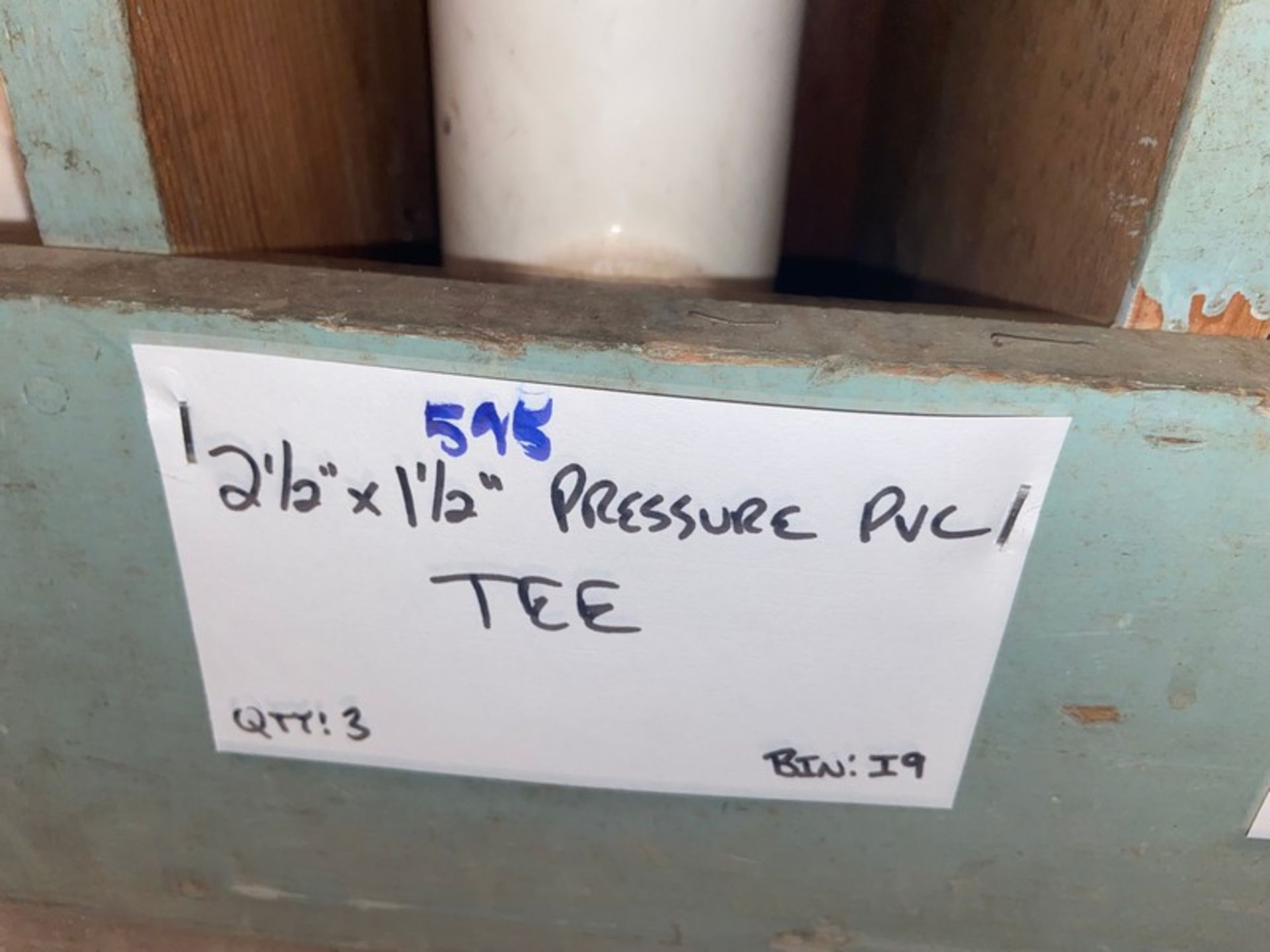 (3) 2 1/2” x 1 1/2” Pressure PVC TEE (Bin:I9); Includes (2)2 1/2 Pressure PVC TEE (Bin:I9); Includes - Bild 4 aus 7