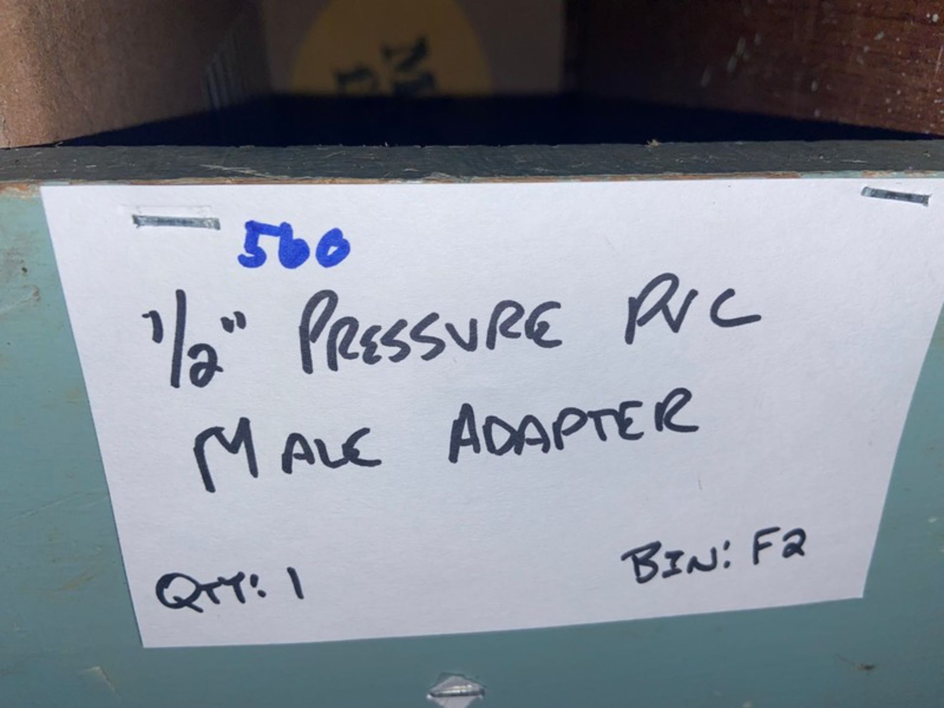 (1) 1/2" Pressure PVC Male Adapter (Bin: F2); (6) 1/2" Pressure PVC Female Adapter (LOCATED IN - Bild 10 aus 11