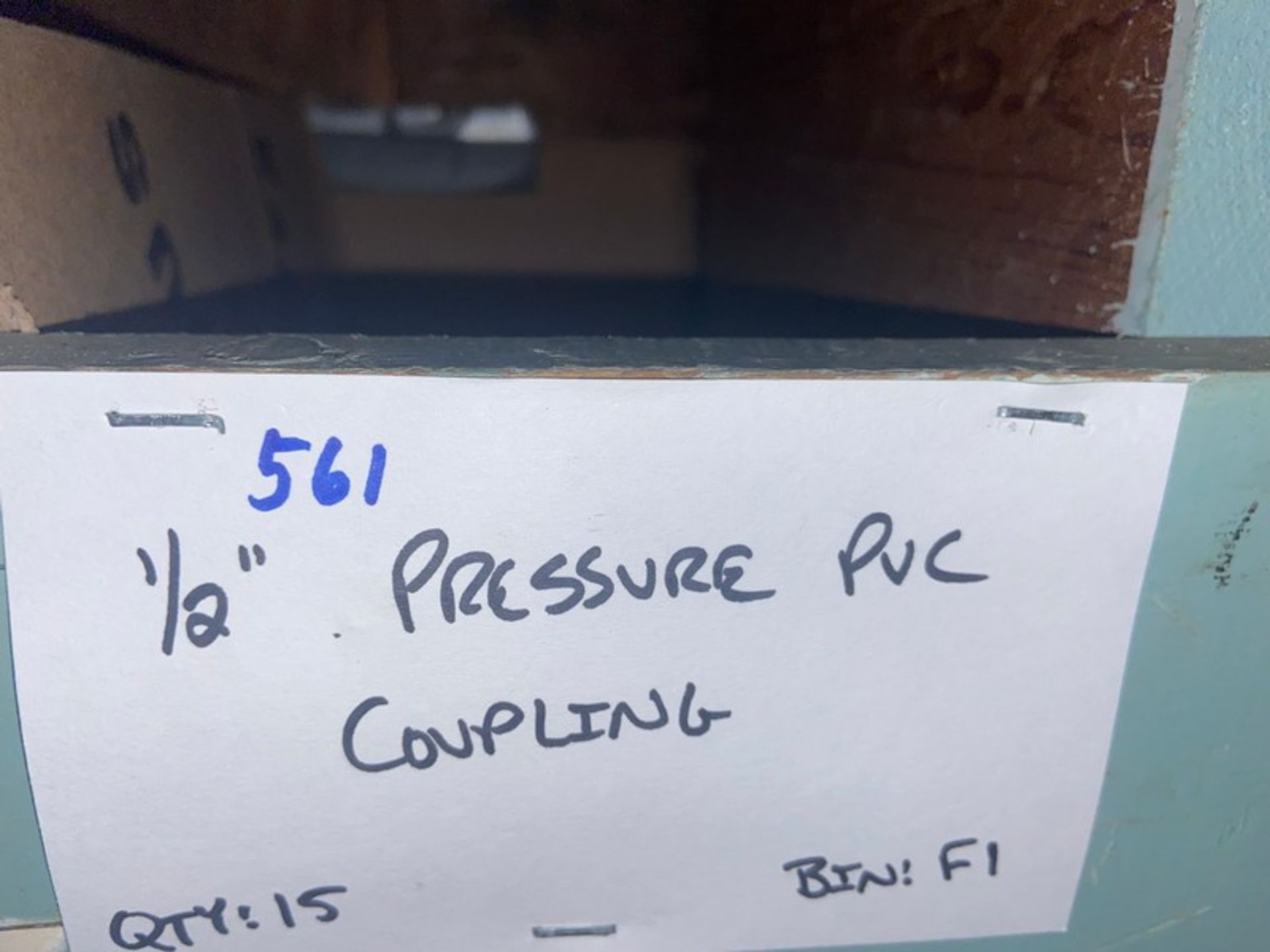 (17) 1/2" Pressure PVC Ball Valve (Bin: F1); (15) 1/2" Pressure PVC Coupling (Bin: F1) (LOCATED IN - Bild 6 aus 11