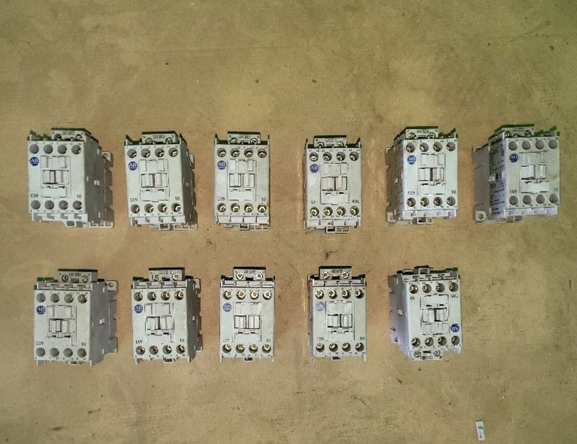 Qty (11) - Allen Bradley 3 phase 4 pole contactors - 24 volt coil - 25 amp