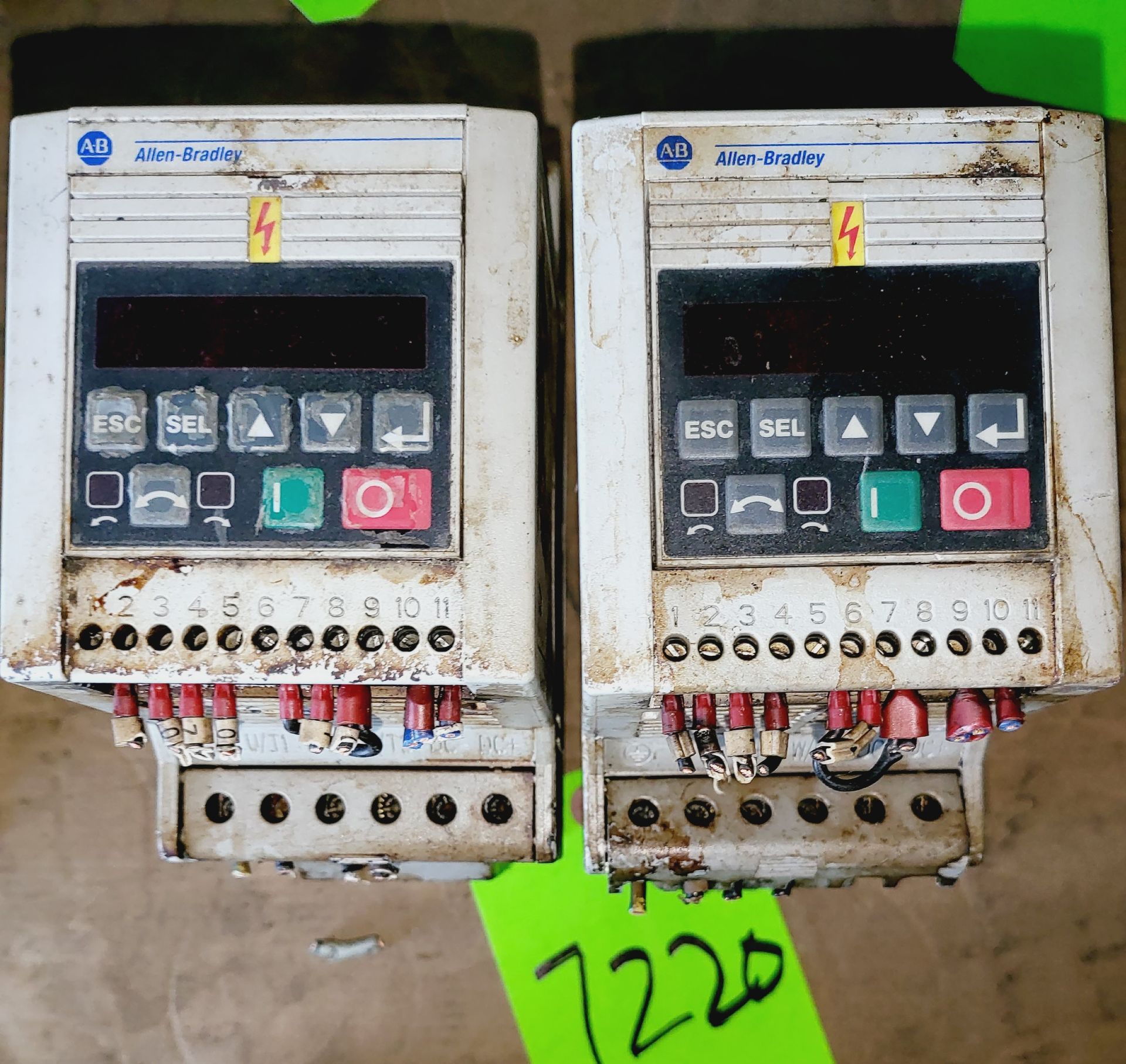 Allen Bradley Preset Speed IP20 VFD - 3 hp - 380-460 volt