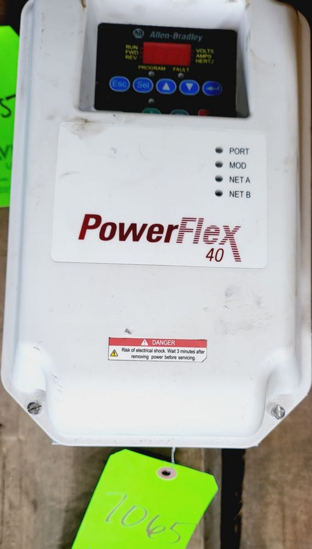 Qty (1) Allen Bradley PowerFlex 40 VFD - Single phase input 120 volt 9 amp - output 3 phase 440 volt