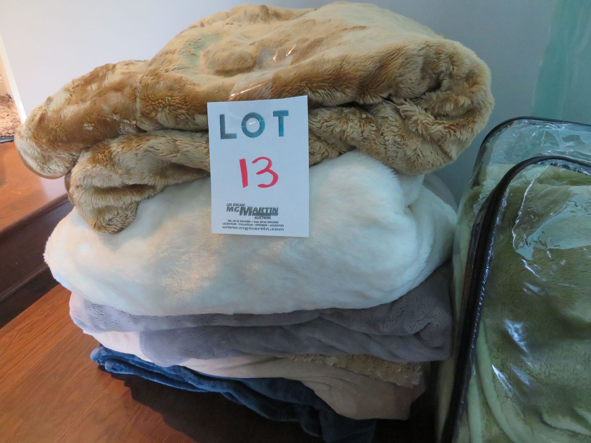 LOT including king size comforters and blankets (qty 7) - Image 2 of 2