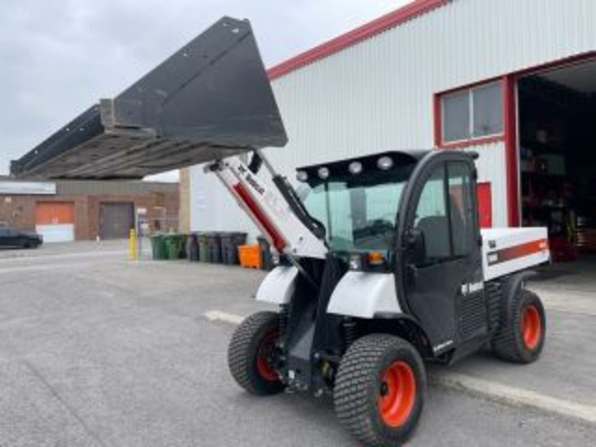 2021 BOBCAT TOOLCAT 5600 4x4 all wheel steer S/N AHG820201 21.5 HOURS The power to operate 40+ - Image 4 of 19