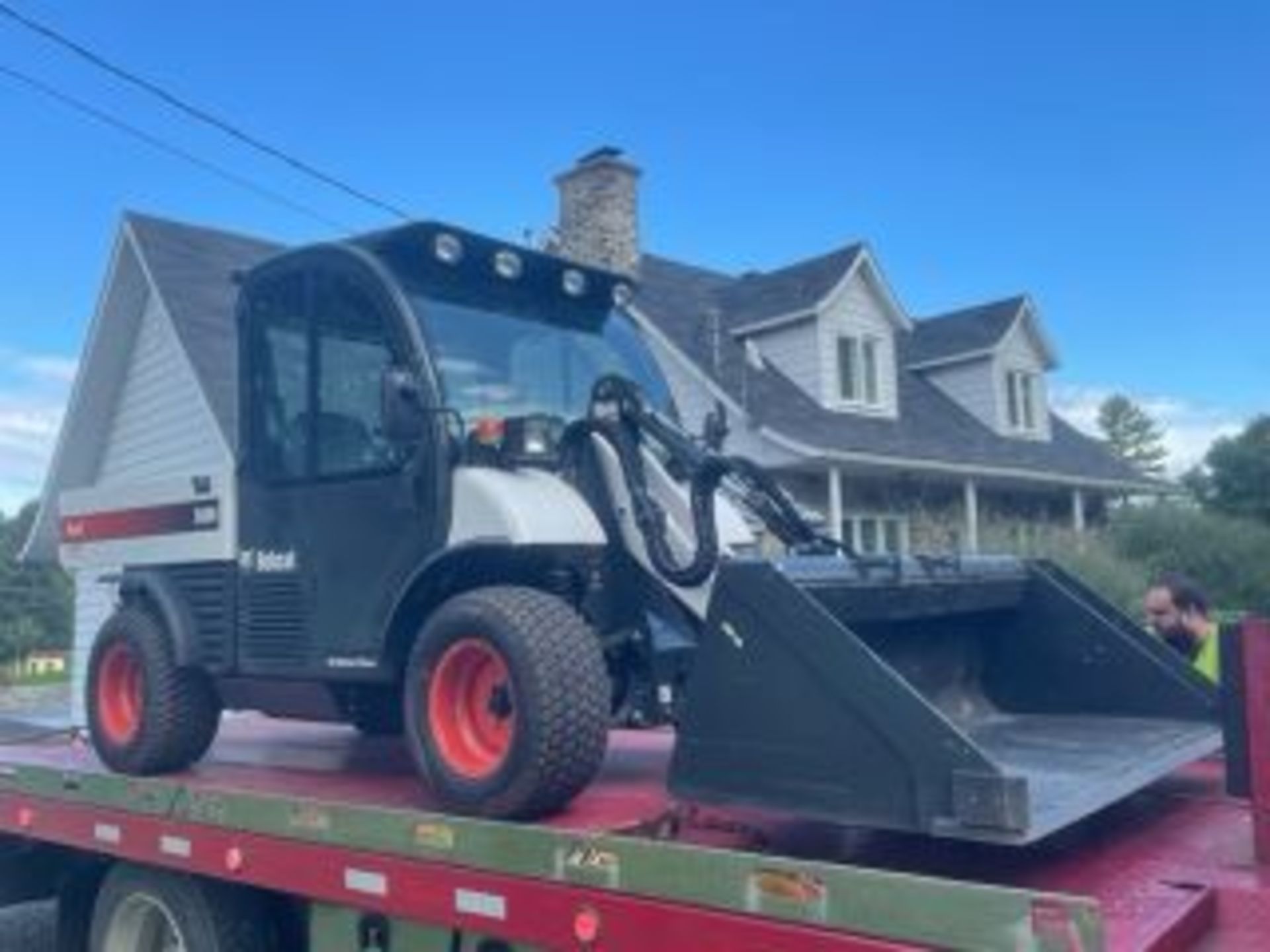 2021 BOBCAT TOOLCAT 5600 4x4 all wheel steer S/N AHG820201 21.5 HOURS The power to operate 40+ - Image 8 of 19