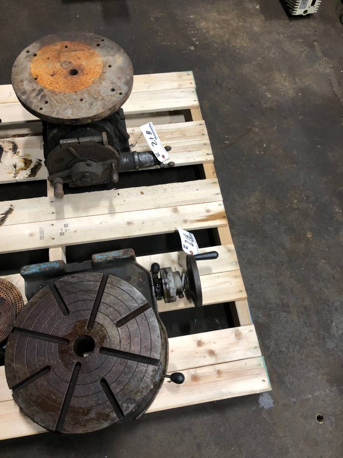 Lot of two rotary indexing tables