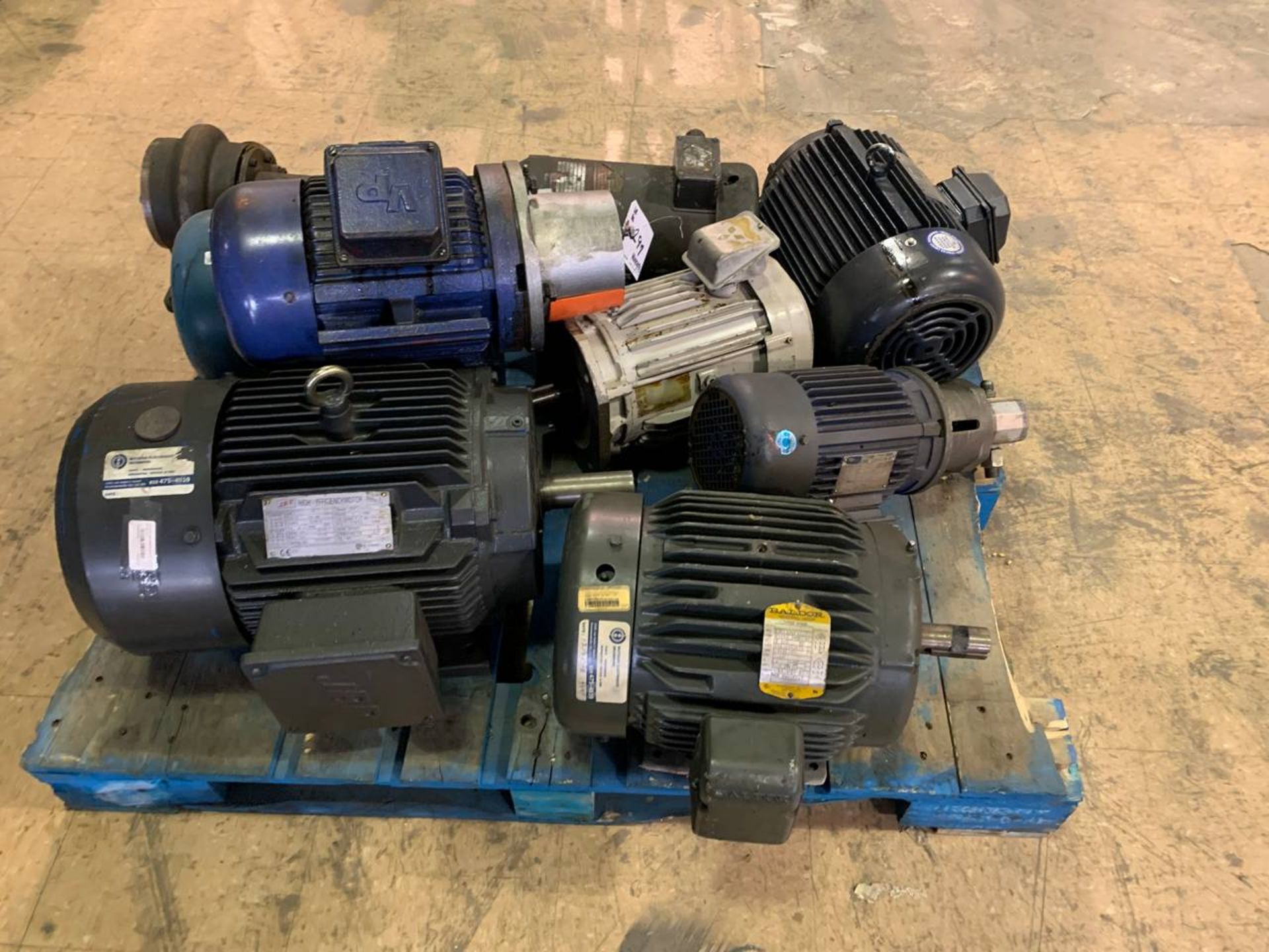 Lot of 7 electric motors + 1 pump - Image 2 of 8