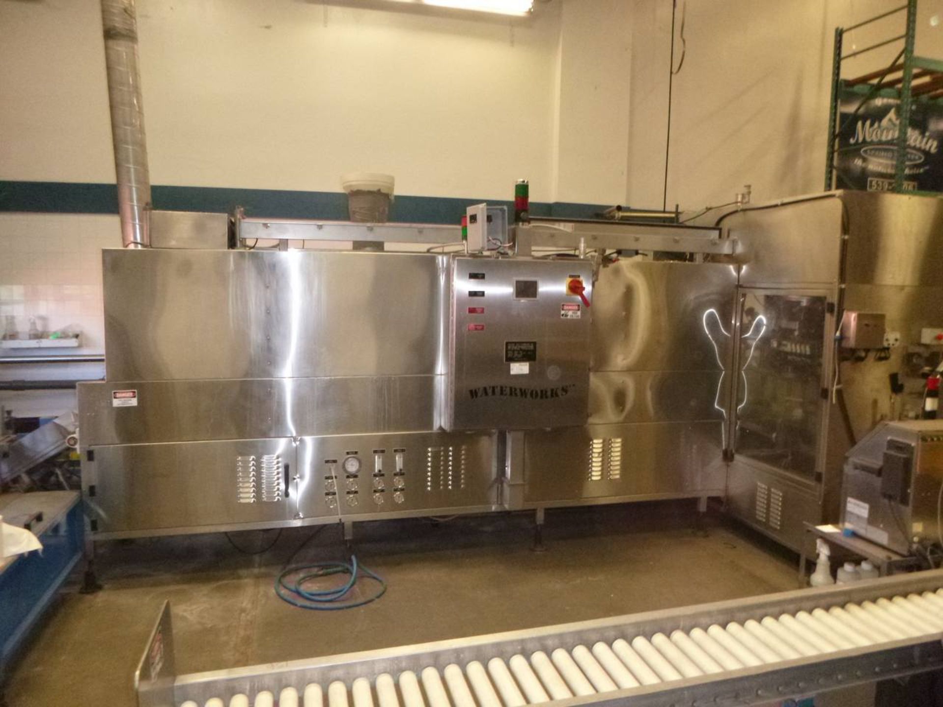 2000 Universial Aqua Technologies Inc WWAI 480 Fully automatic washer filler capping machine - Image 4 of 18