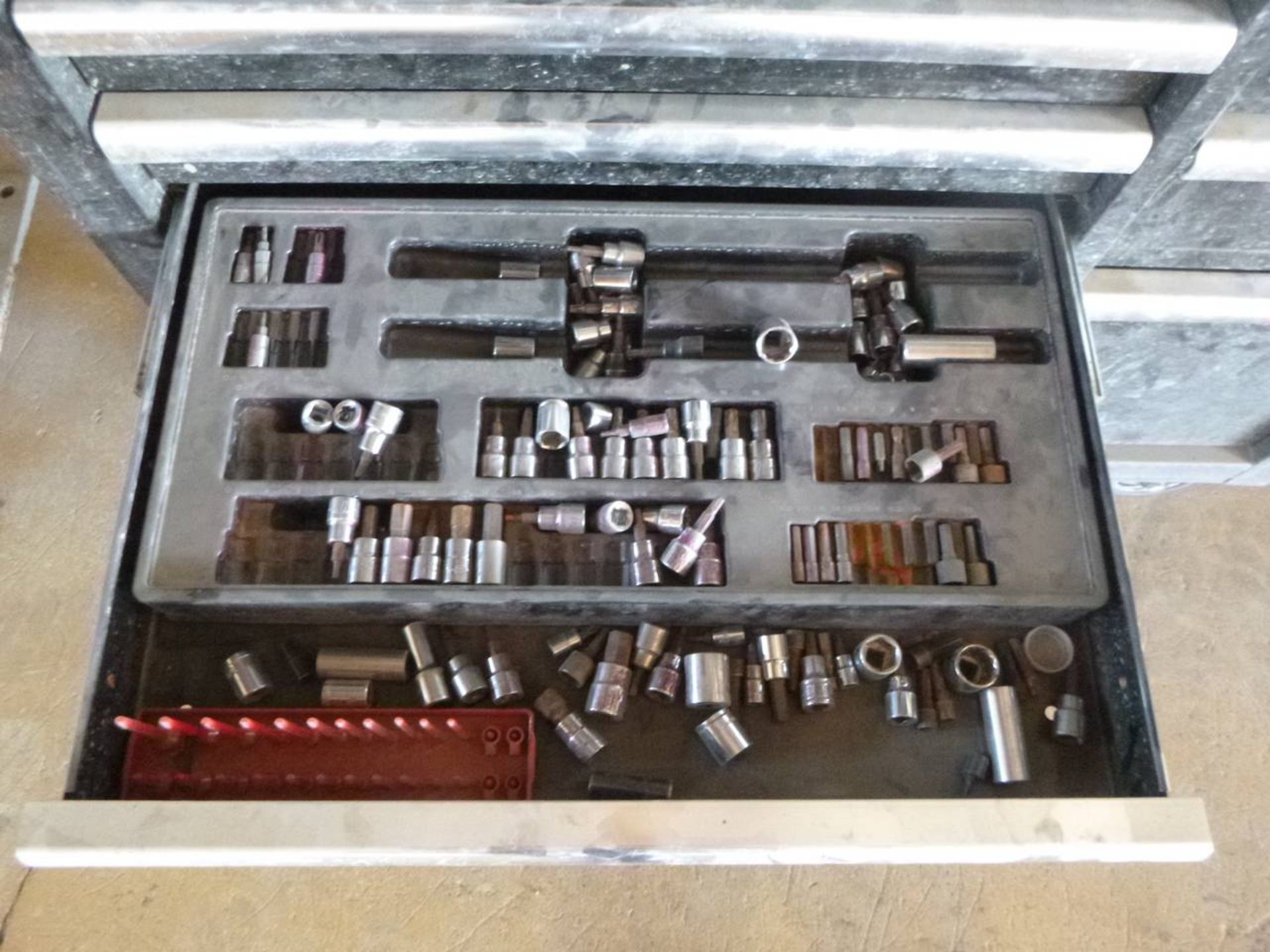 Husky Tool box with tools - Image 9 of 9