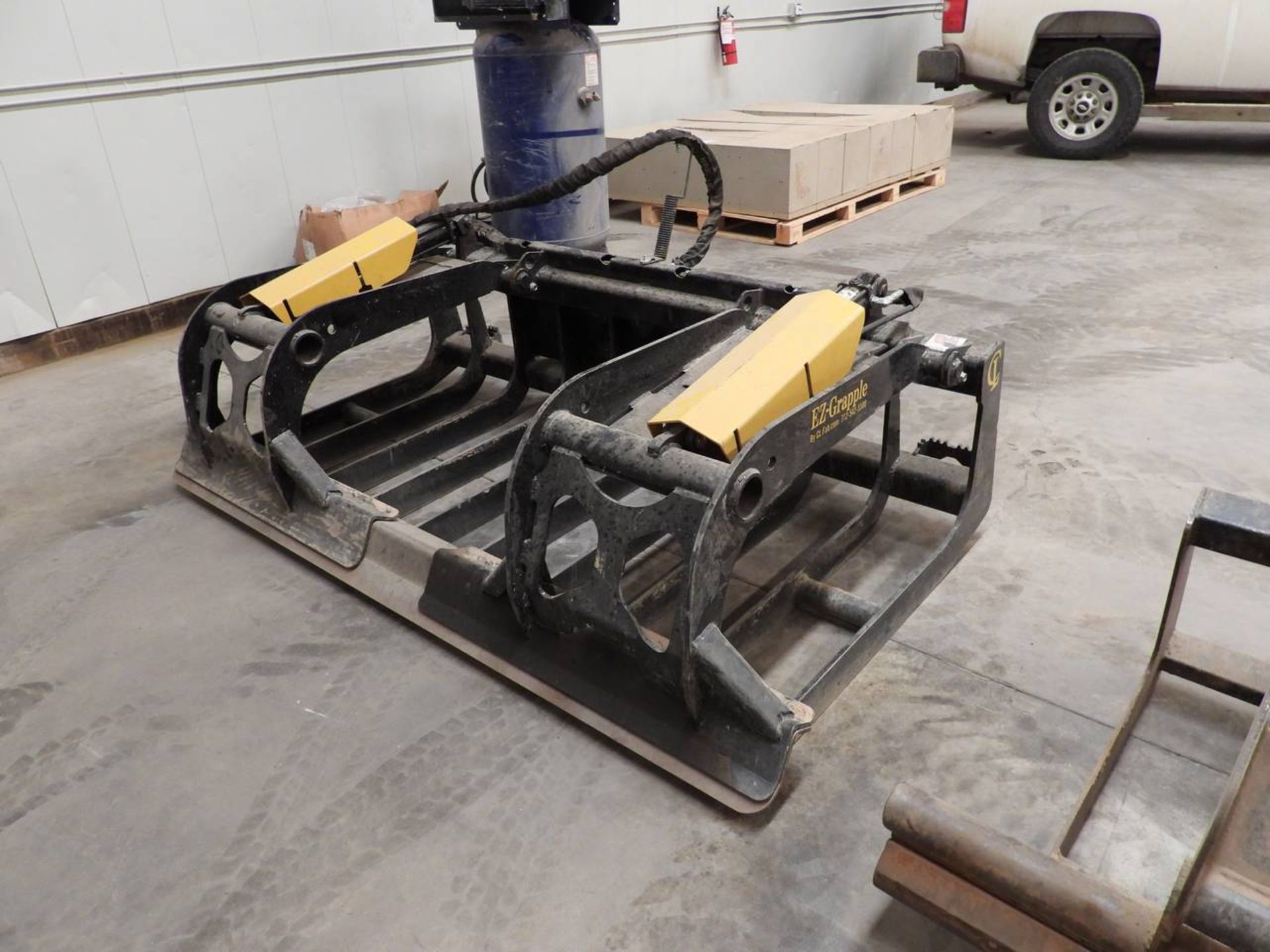CL Fab EZ Grapple Hydraulic Grapple Attachment - Image 2 of 2