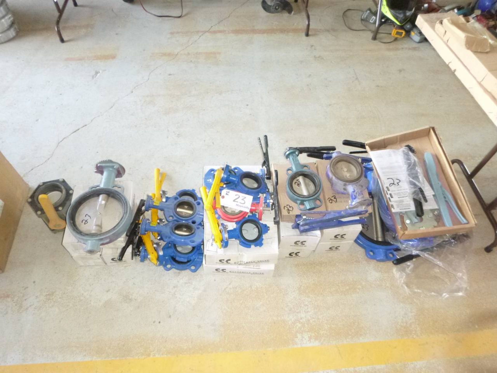 Lot of butterfly valves mixed sizes