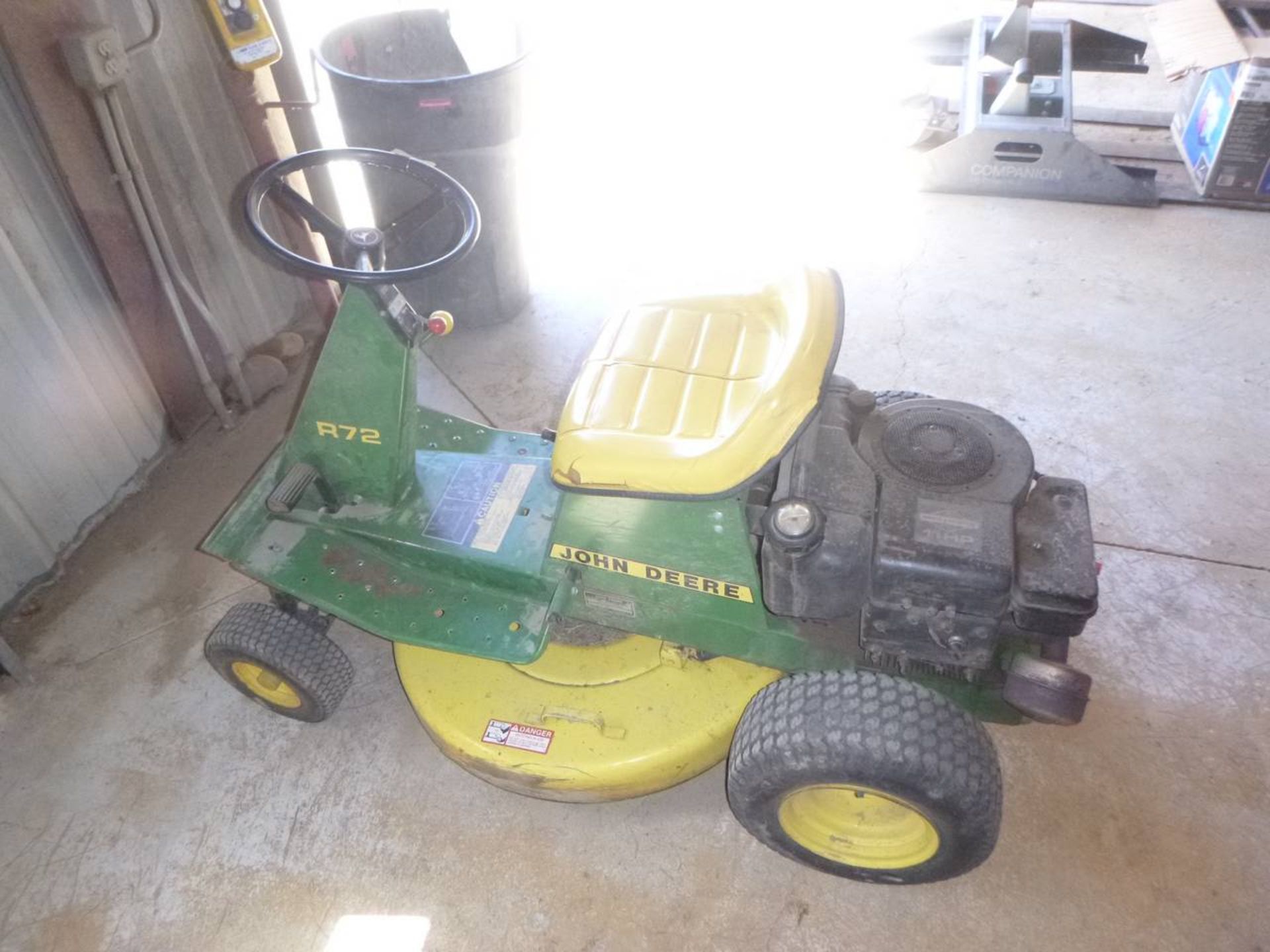 John Deere R72 Riding mower 11 hp - Image 2 of 2