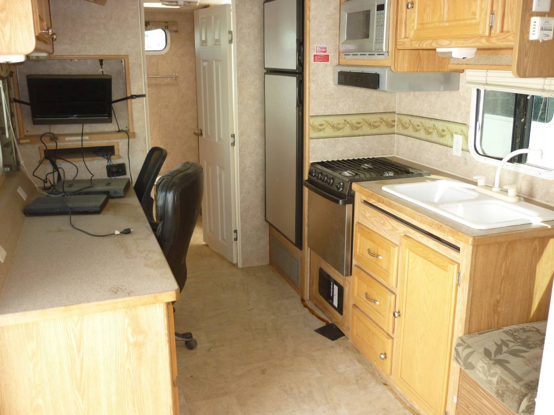 2007 Kustom Koach Wellsite office/ sleeper trailer - Image 8 of 14