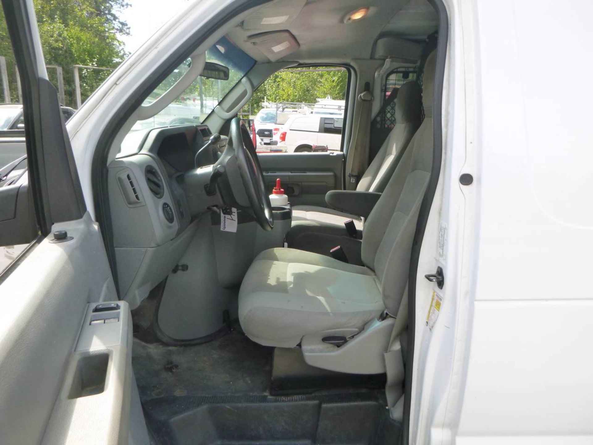 2011 Ford ECONOLINE E150 Cargo van, - Image 5 of 6