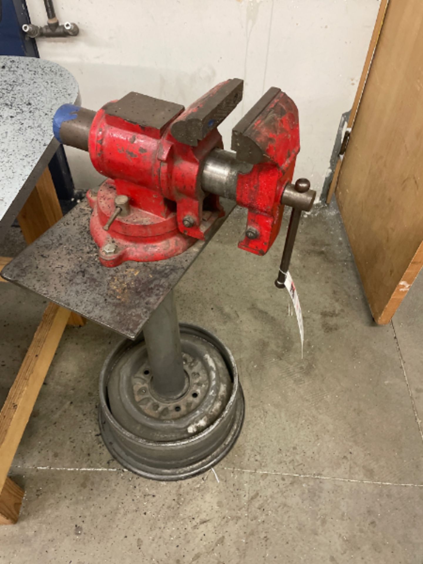Bench Vise w/ Stand - Image 2 of 4