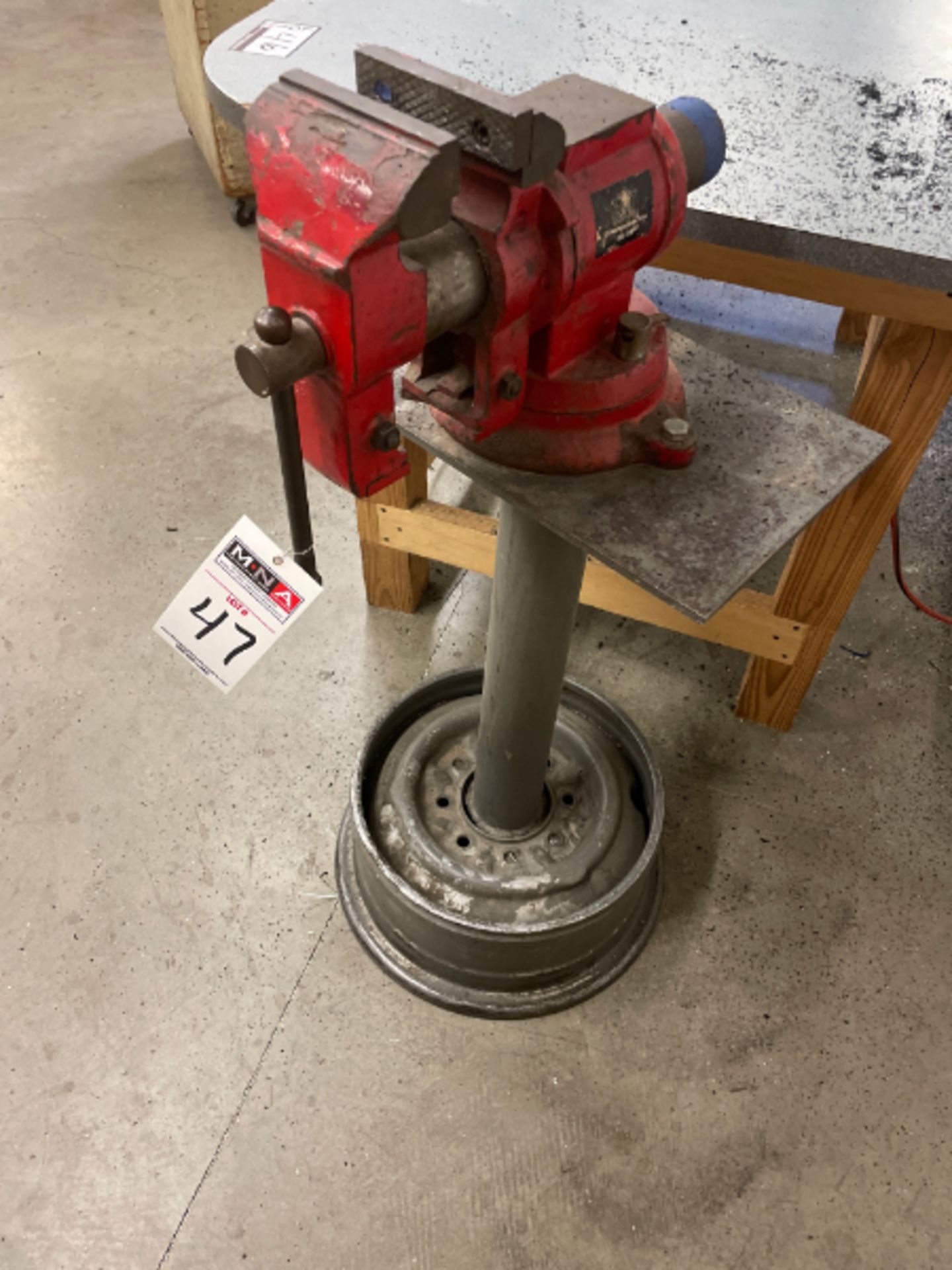 Bench Vise w/ Stand - Image 3 of 4