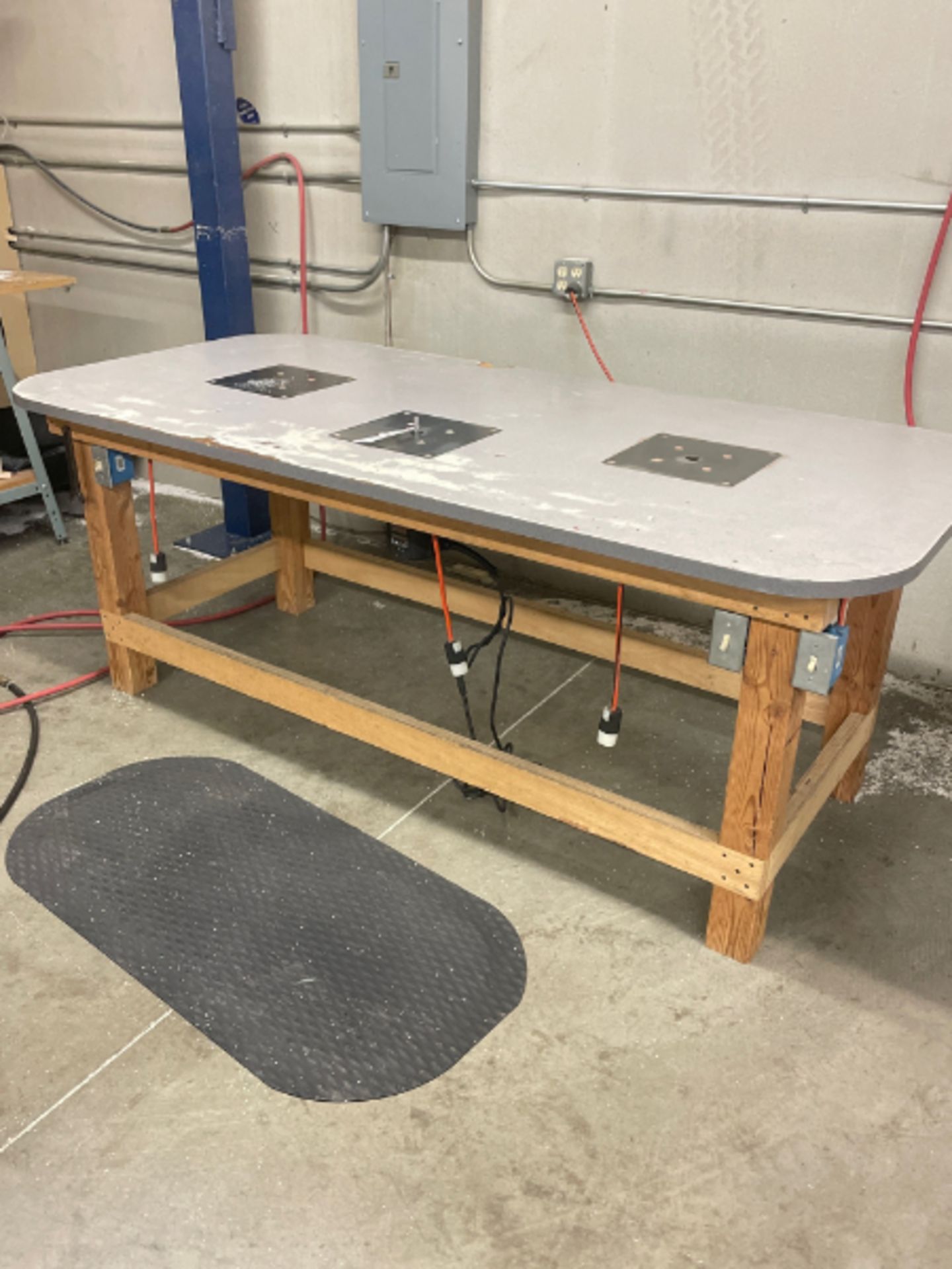 Router Table w/ Router - Image 4 of 4