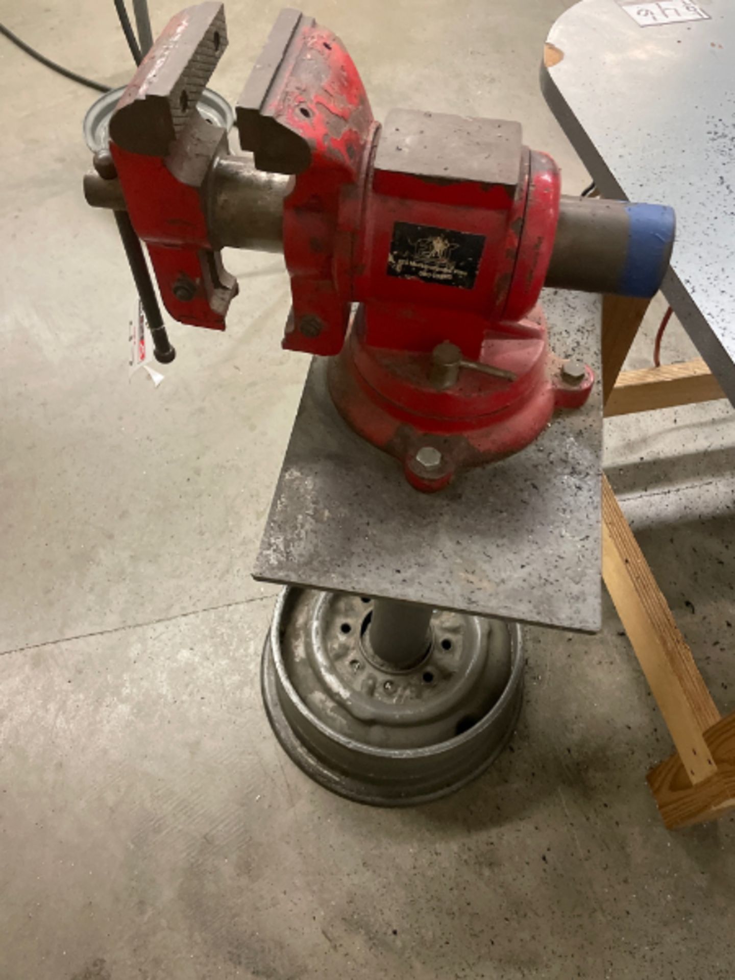 Bench Vise w/ Stand - Image 4 of 4