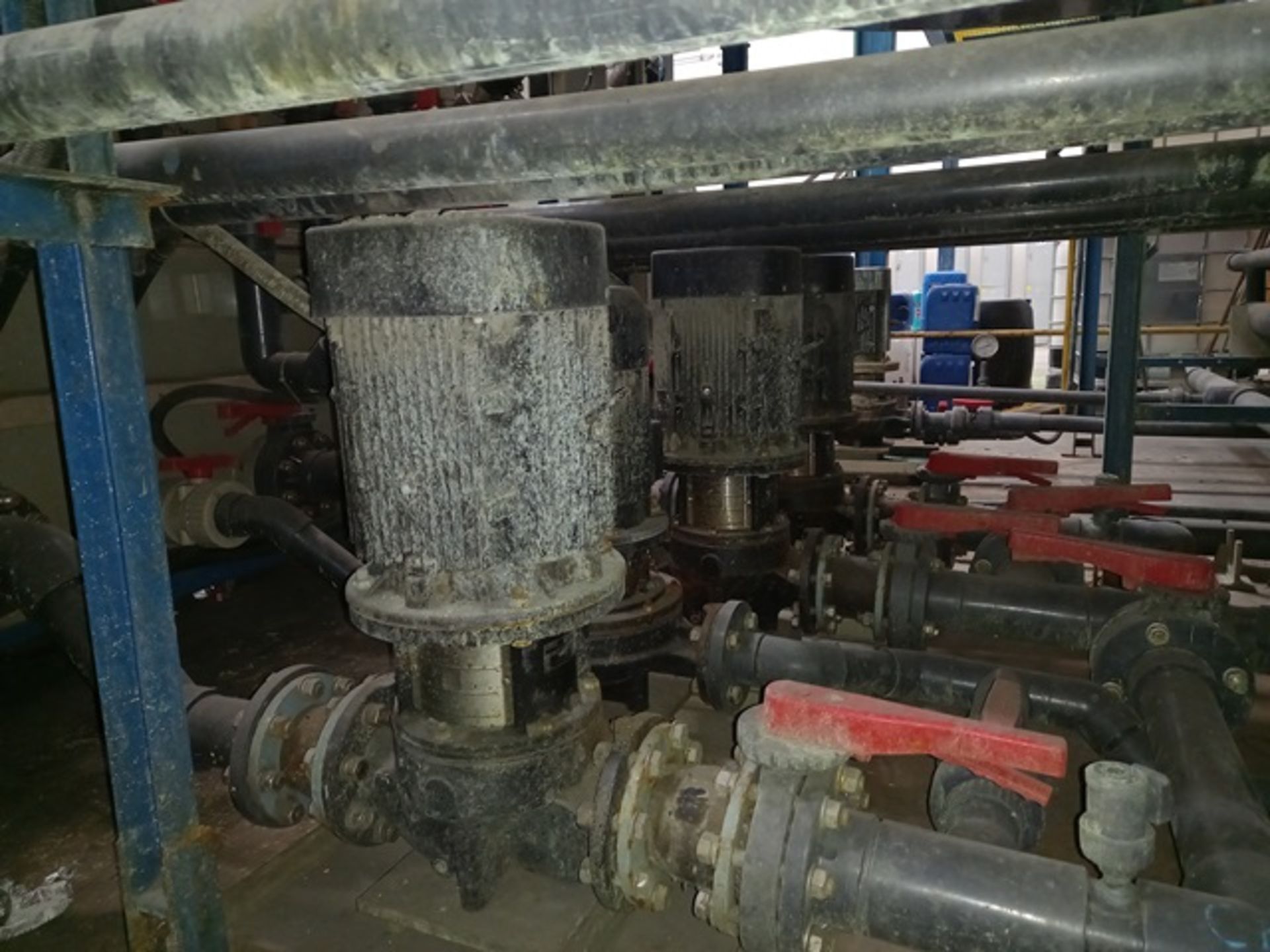 Lot Hekeda Pumps Consisting Of: (3) 7.5 Kw Vertical Pumps And (2) 5.5 Kw Vertical Pump