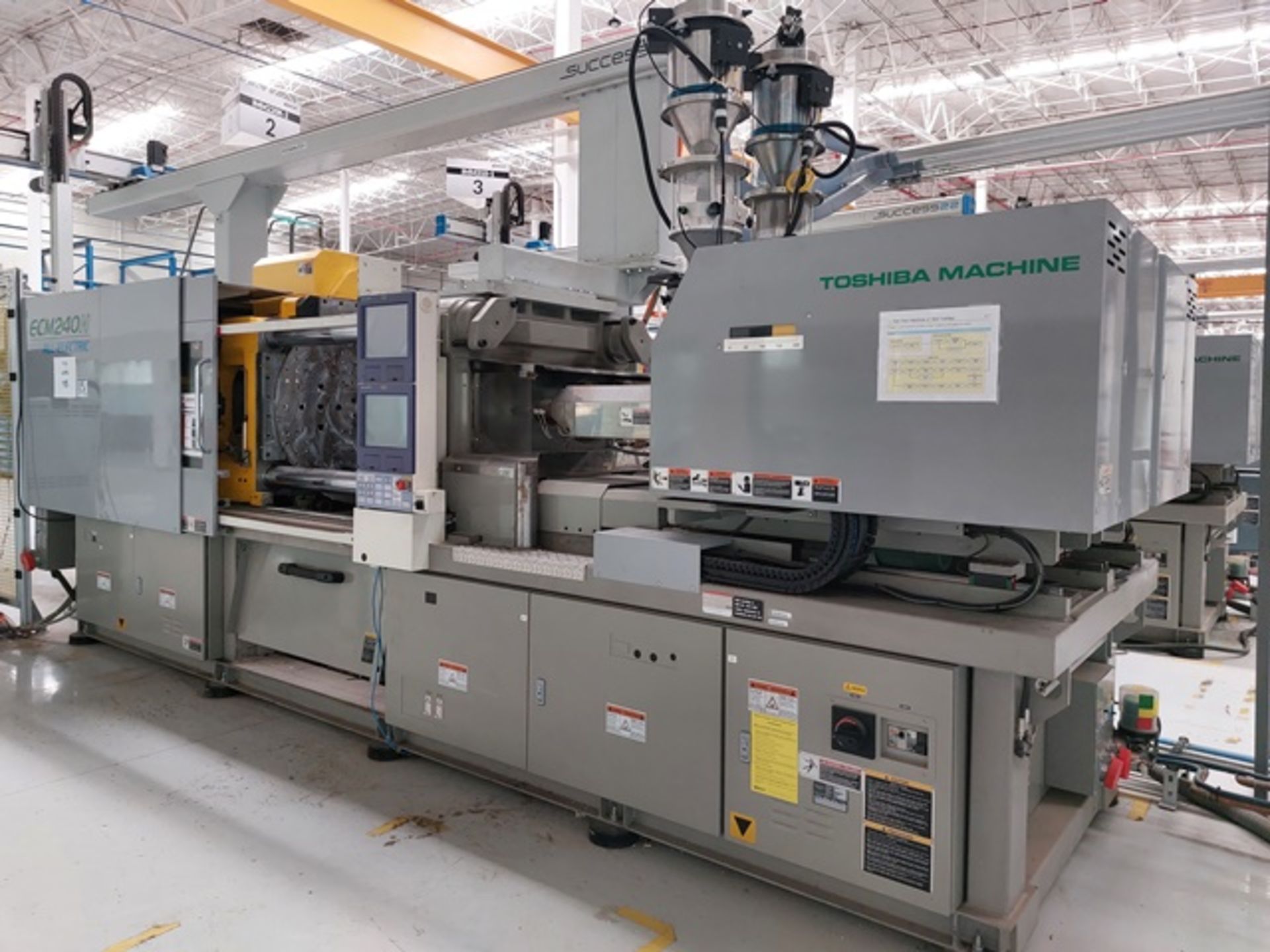 240 Ton 3.7/4.7 oz Toshiba Model ECM240NV30-3Y/3A 2-Shot Electric Injection Molding Machine - Image 4 of 21