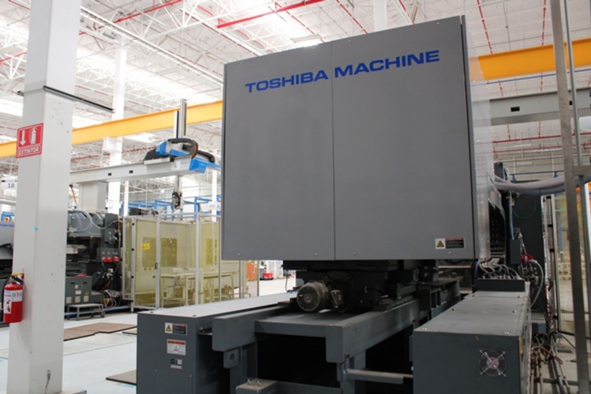 1430 Ton 140 Oz Toshiba EC1450SXV50-78AT Electric Injection Molding Machine; Mfg. Year: 2016 - Image 5 of 17