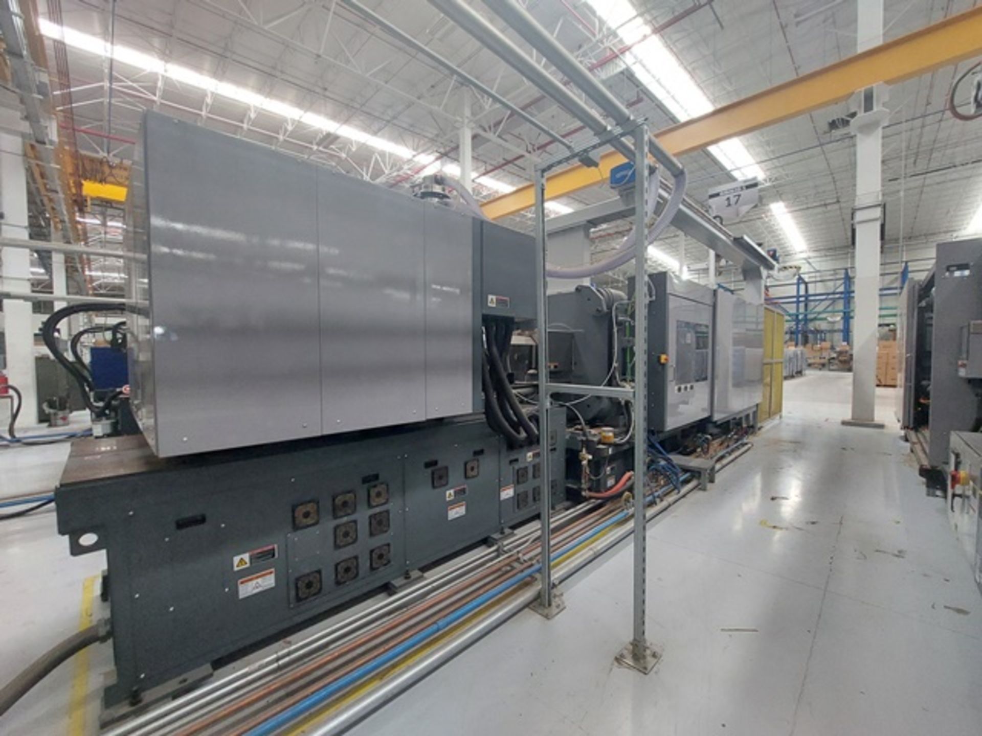 610 Ton 31.9 oz Toshiba EC610SXIIV50-26Y Electric Injection Molding Machine; Mfg. Year: 2019 - Image 8 of 28