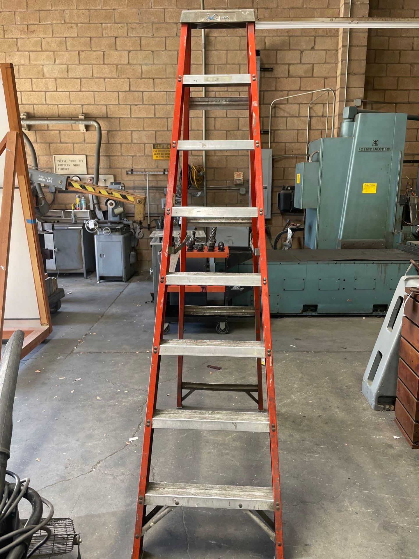 8' Ladder - Image 2 of 3