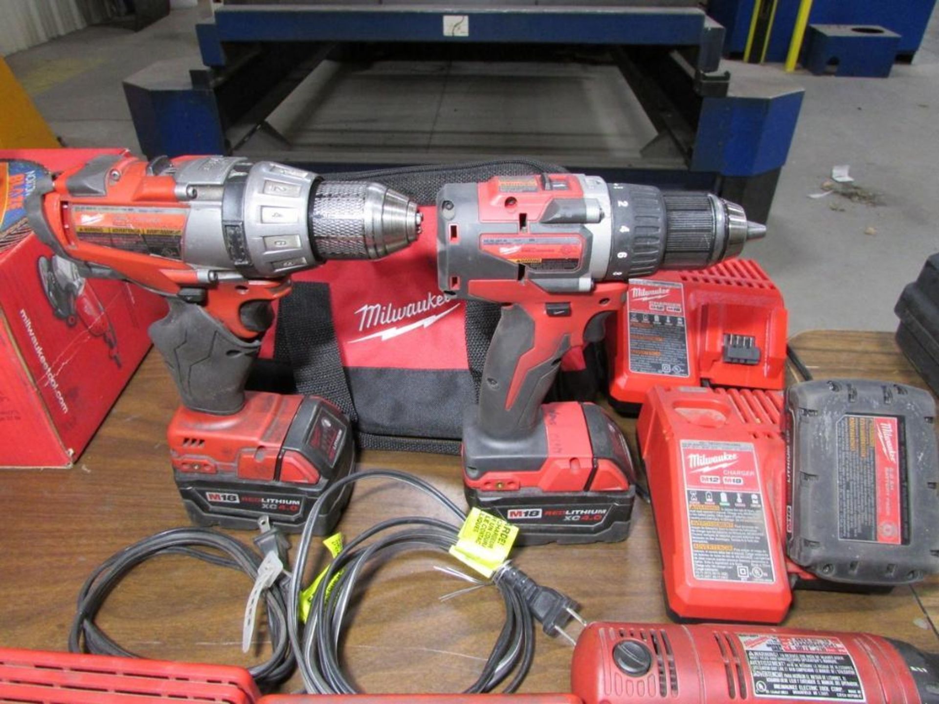 Assorted Milwaukee Electric Power Tools: (1) Cat. No. 2603-20 1/2" Drill/Driver, (1) Cat. No. 2801-2 - Bild 2 aus 3